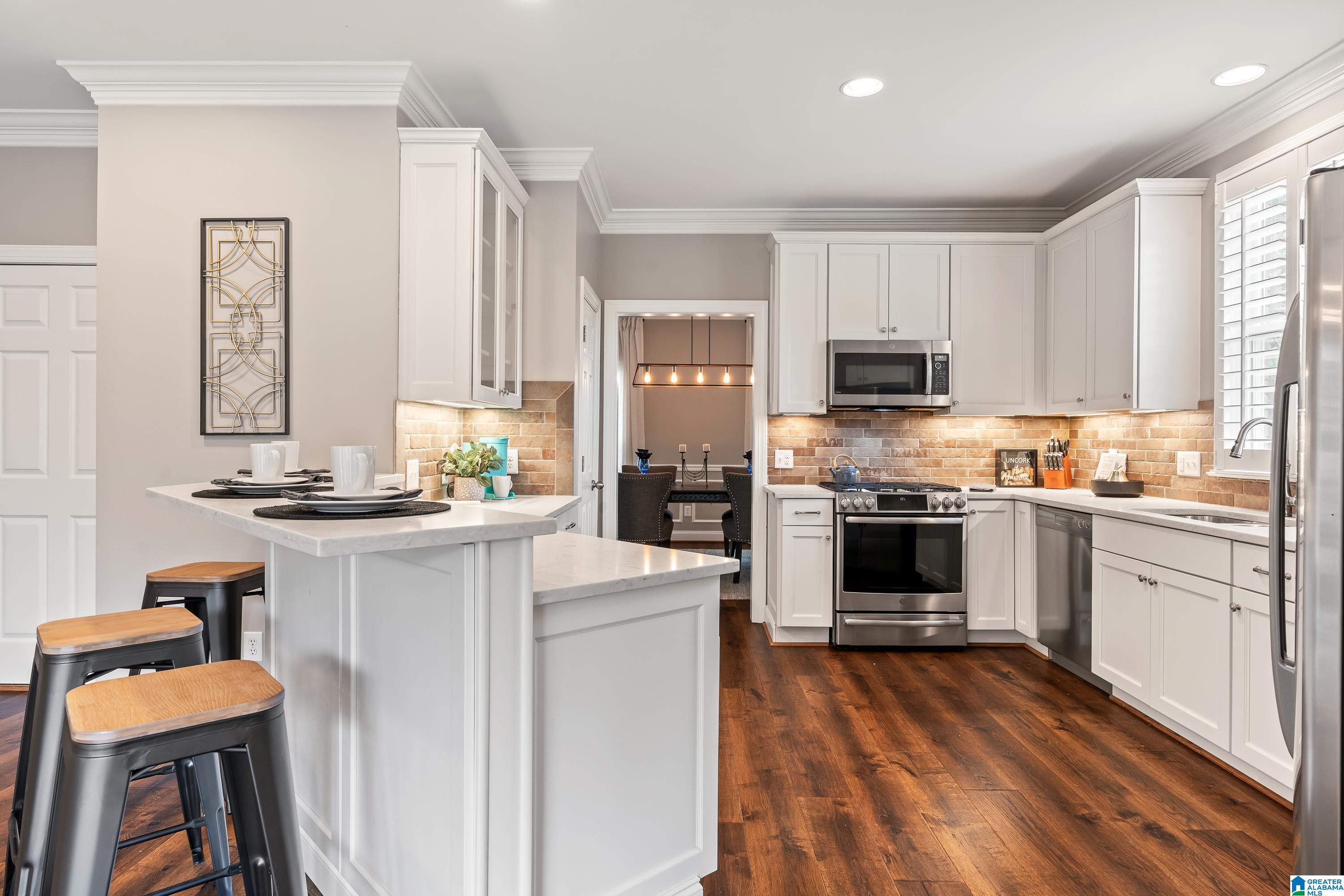 5265 LAKE CREST CIRCLE