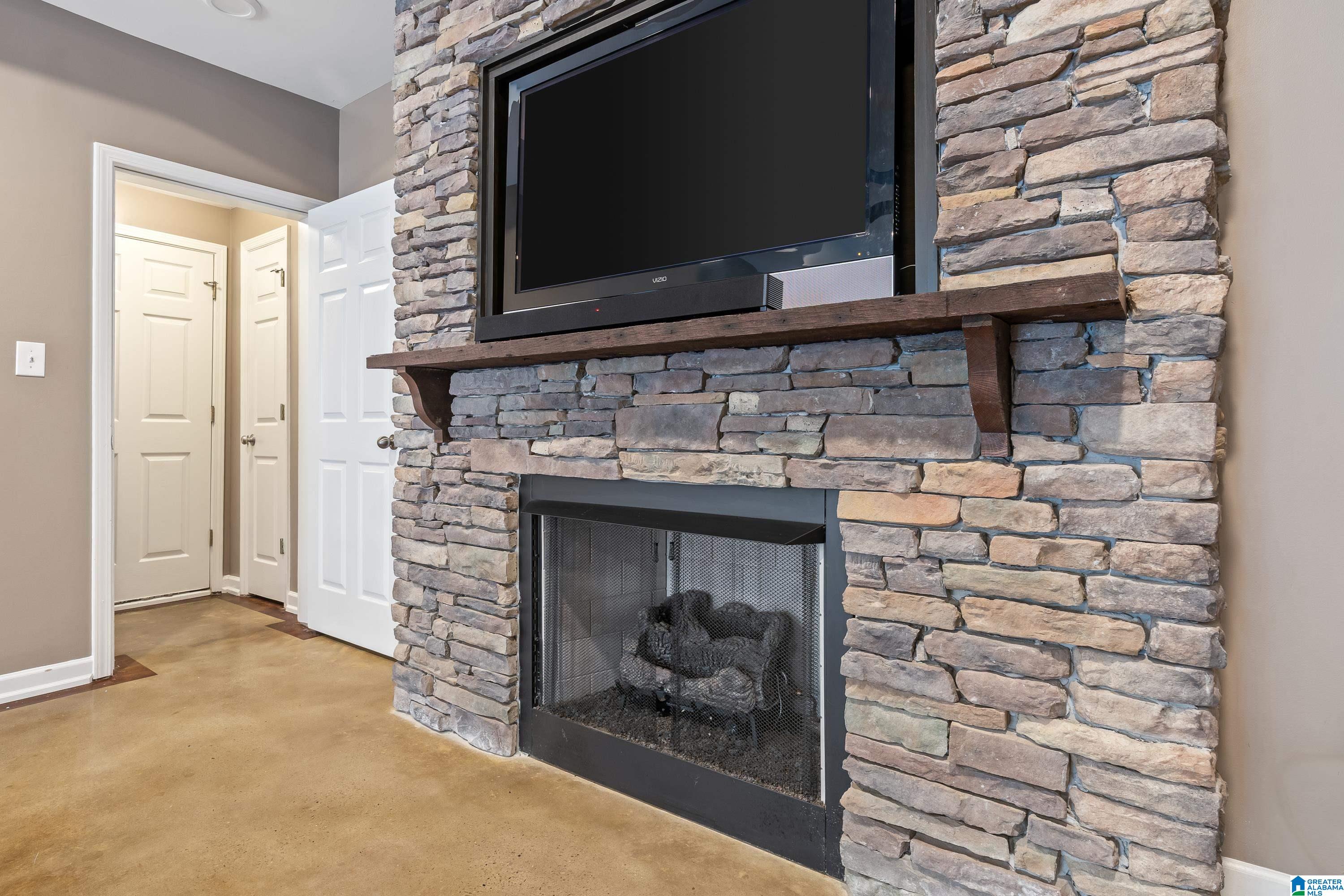 5265 LAKE CREST CIRCLE