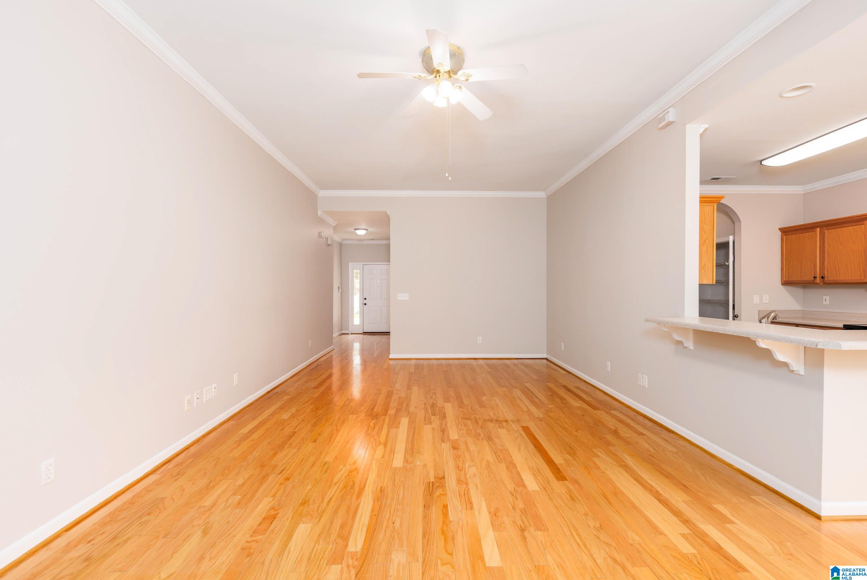 960 CASTLEMAINE COURT