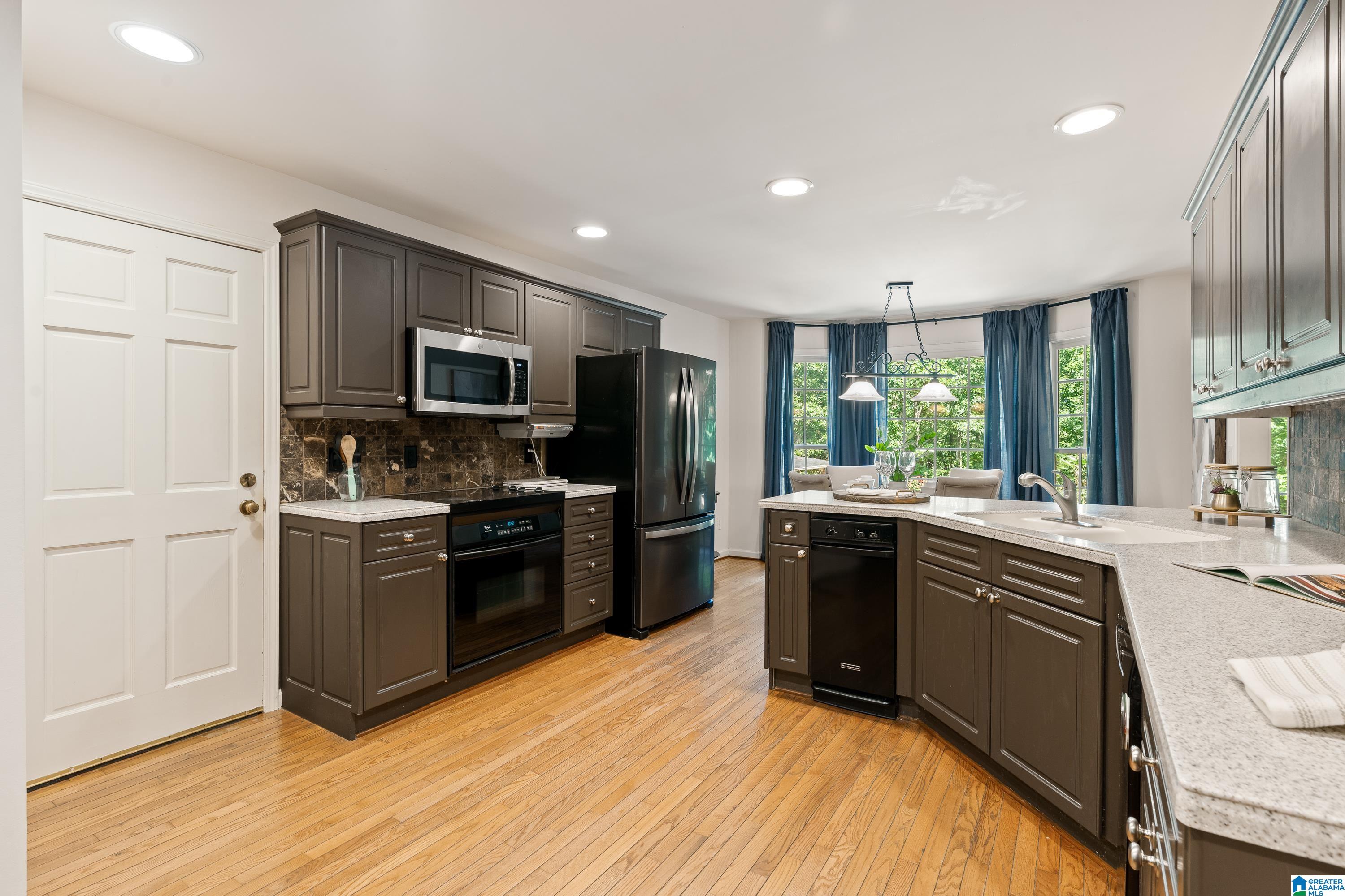 4737 CLOUD LANE