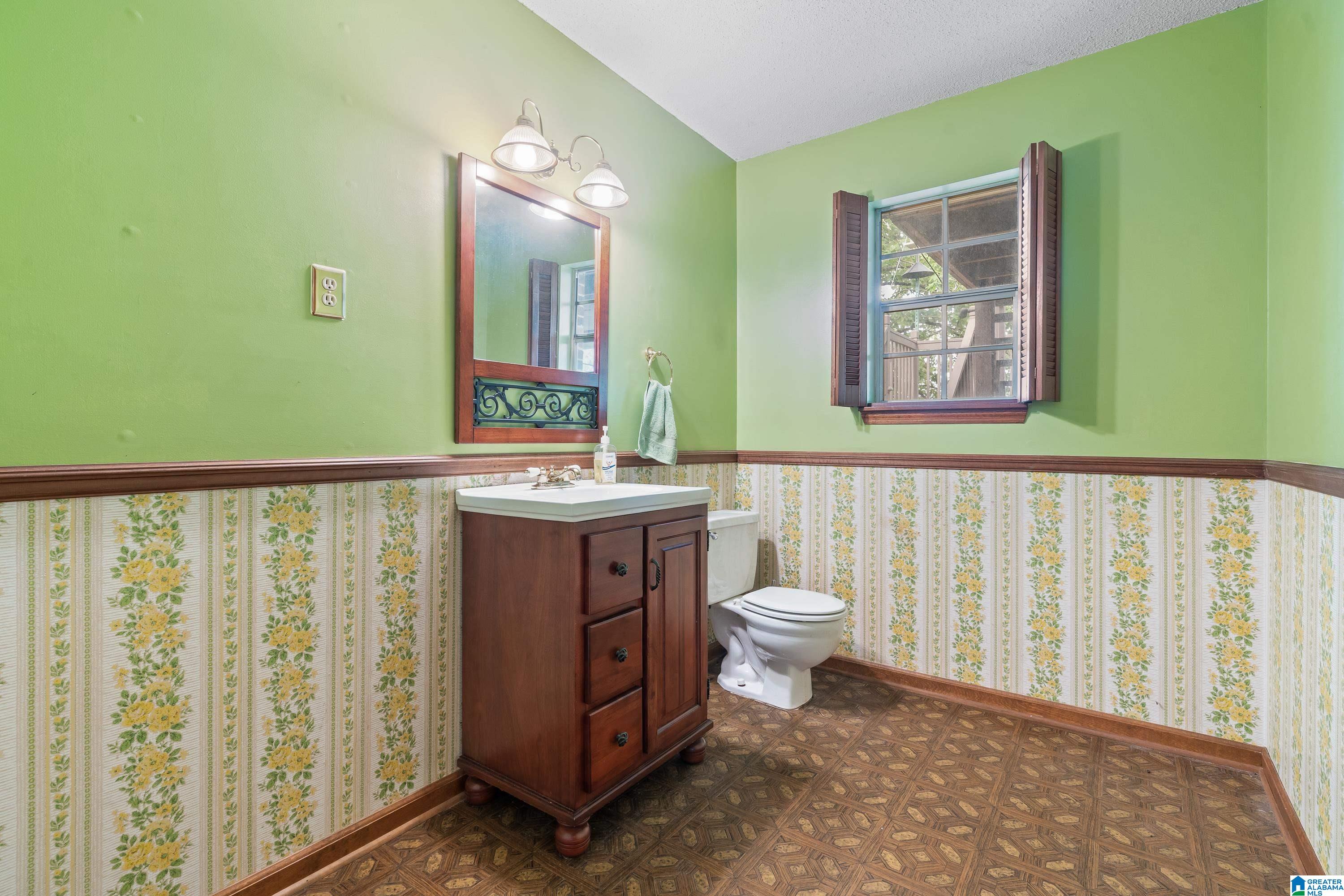 1942 WATERVIEW CIRCLE