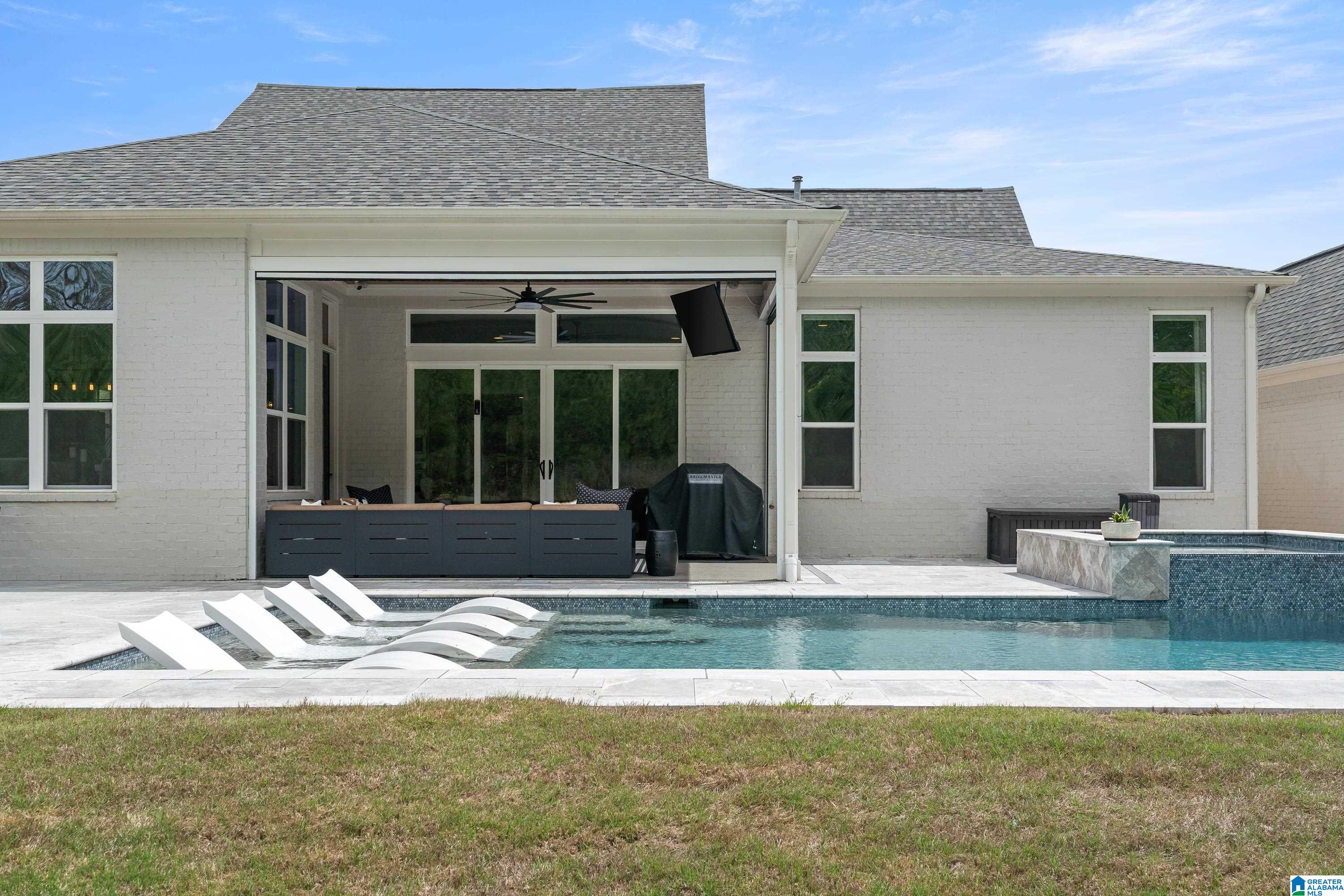 2933 BLACKRIDGE PLACE