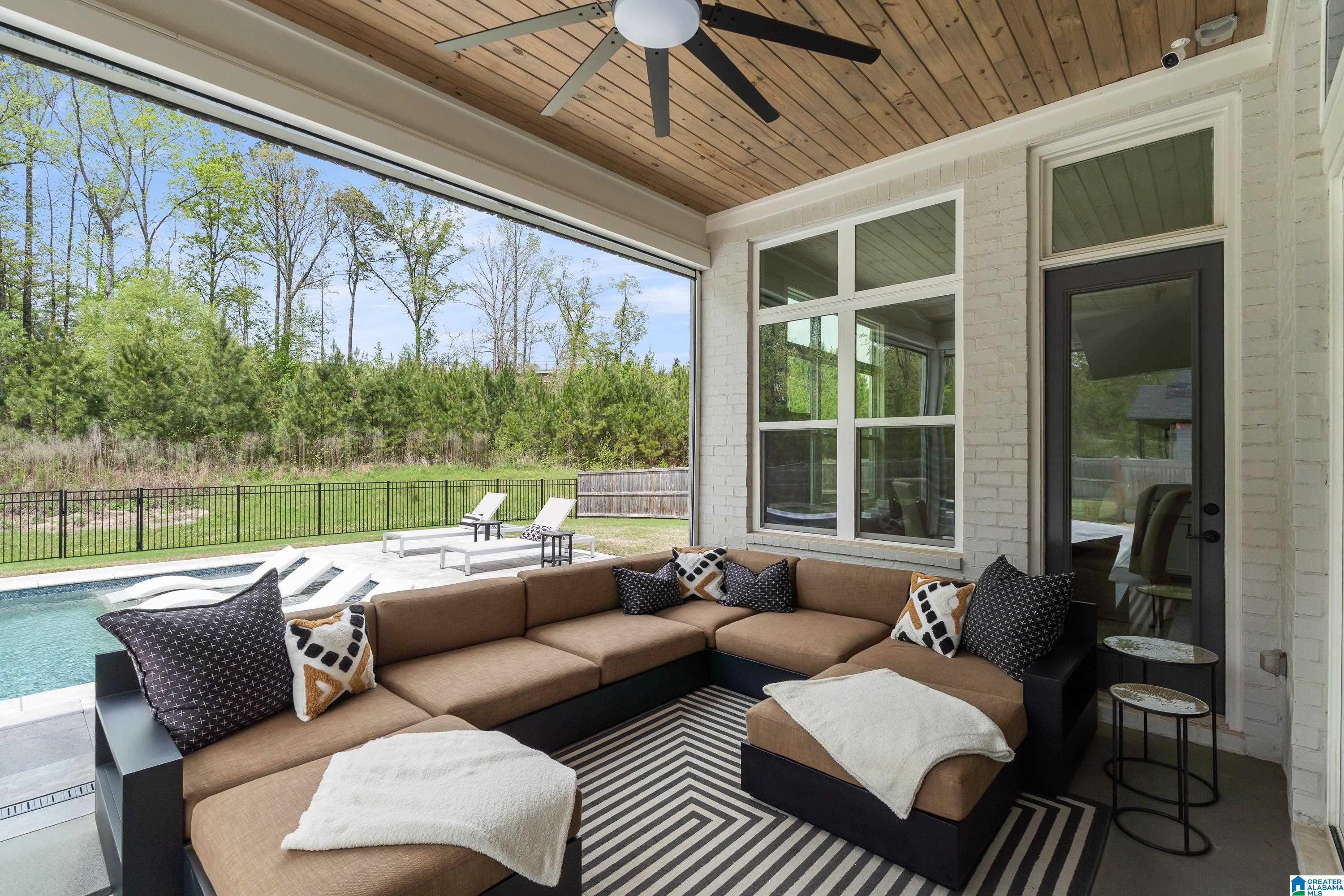 2933 BLACKRIDGE PLACE