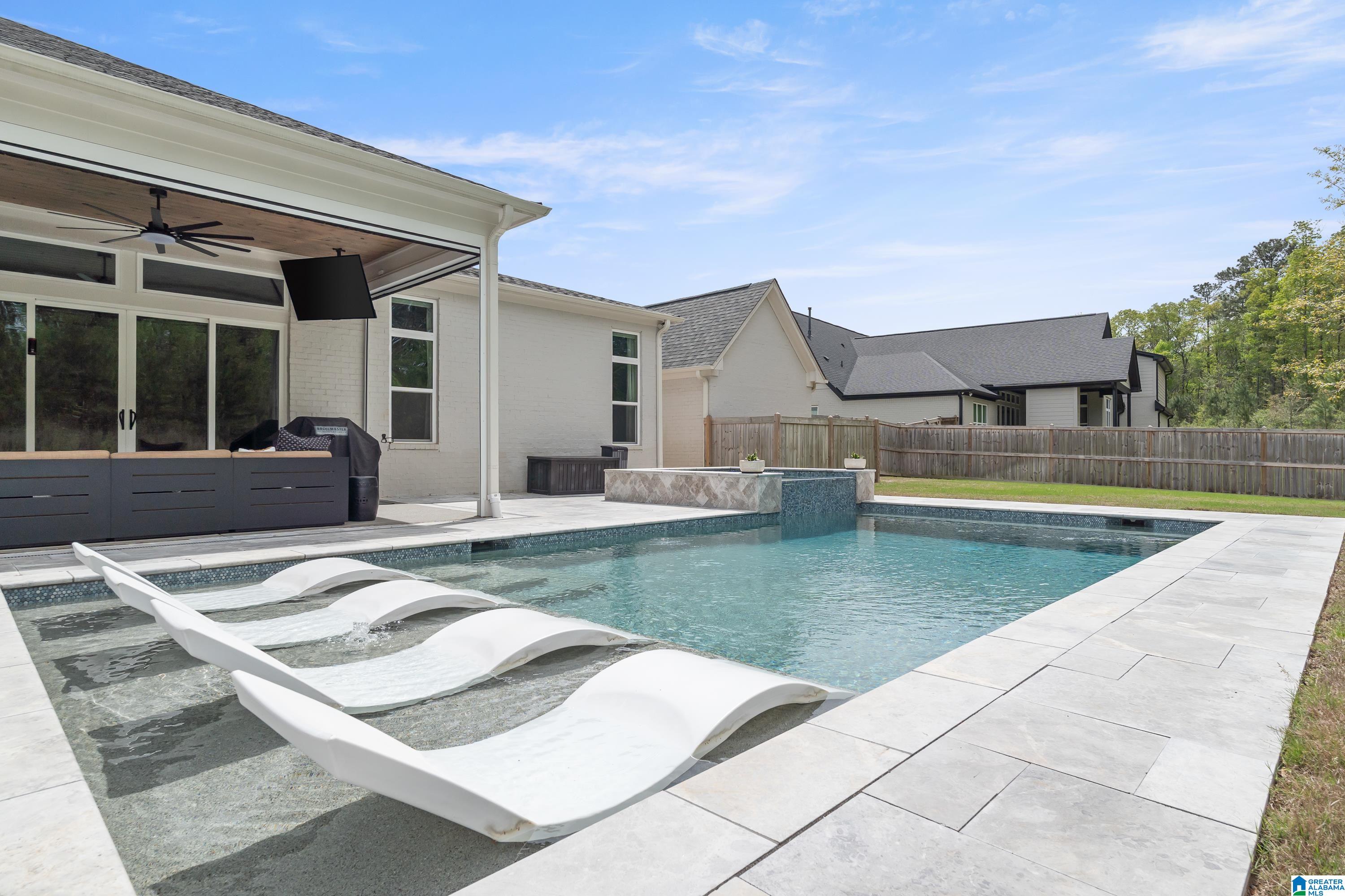 2933 BLACKRIDGE PLACE