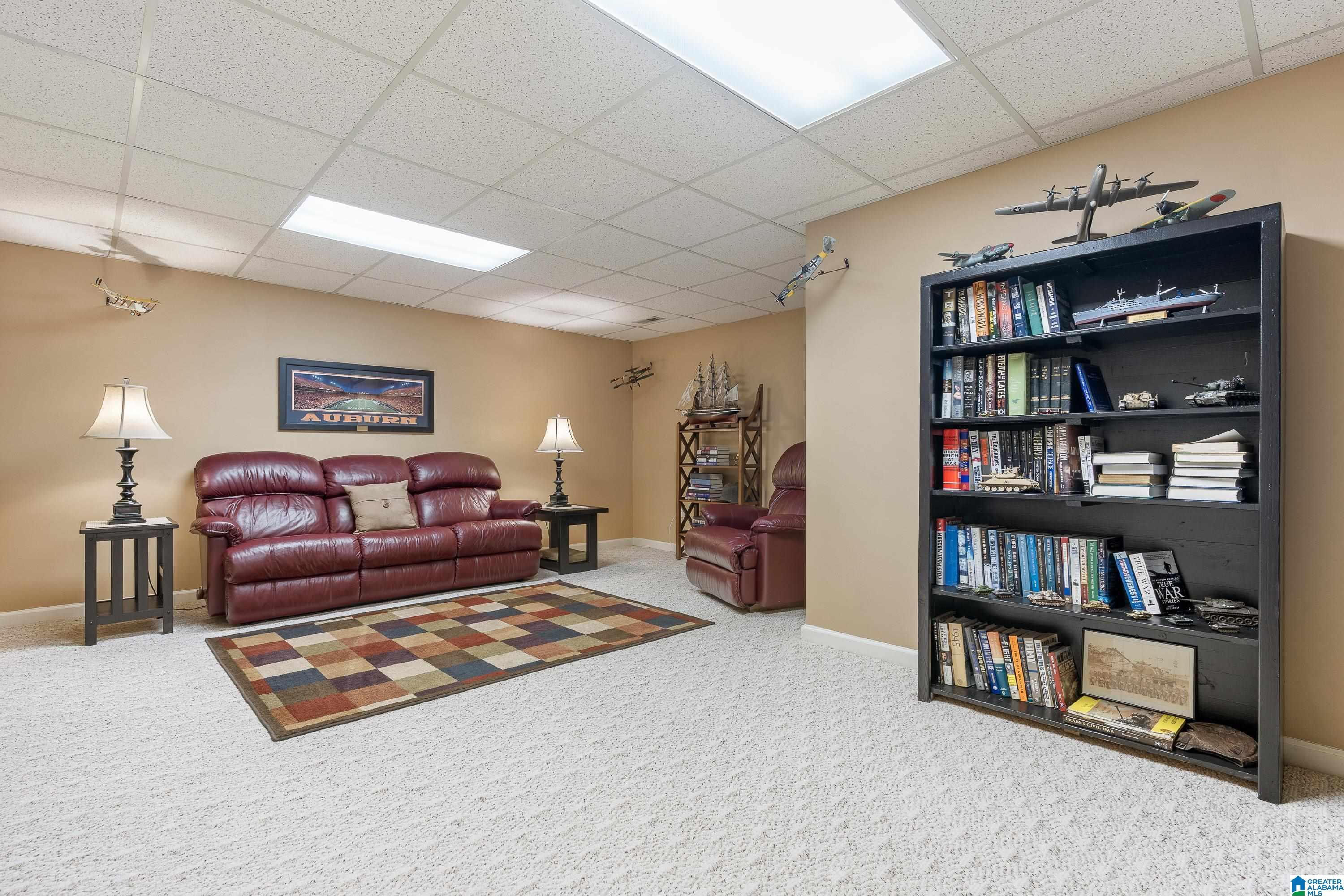 121 SOUTHVIEW DRIVE