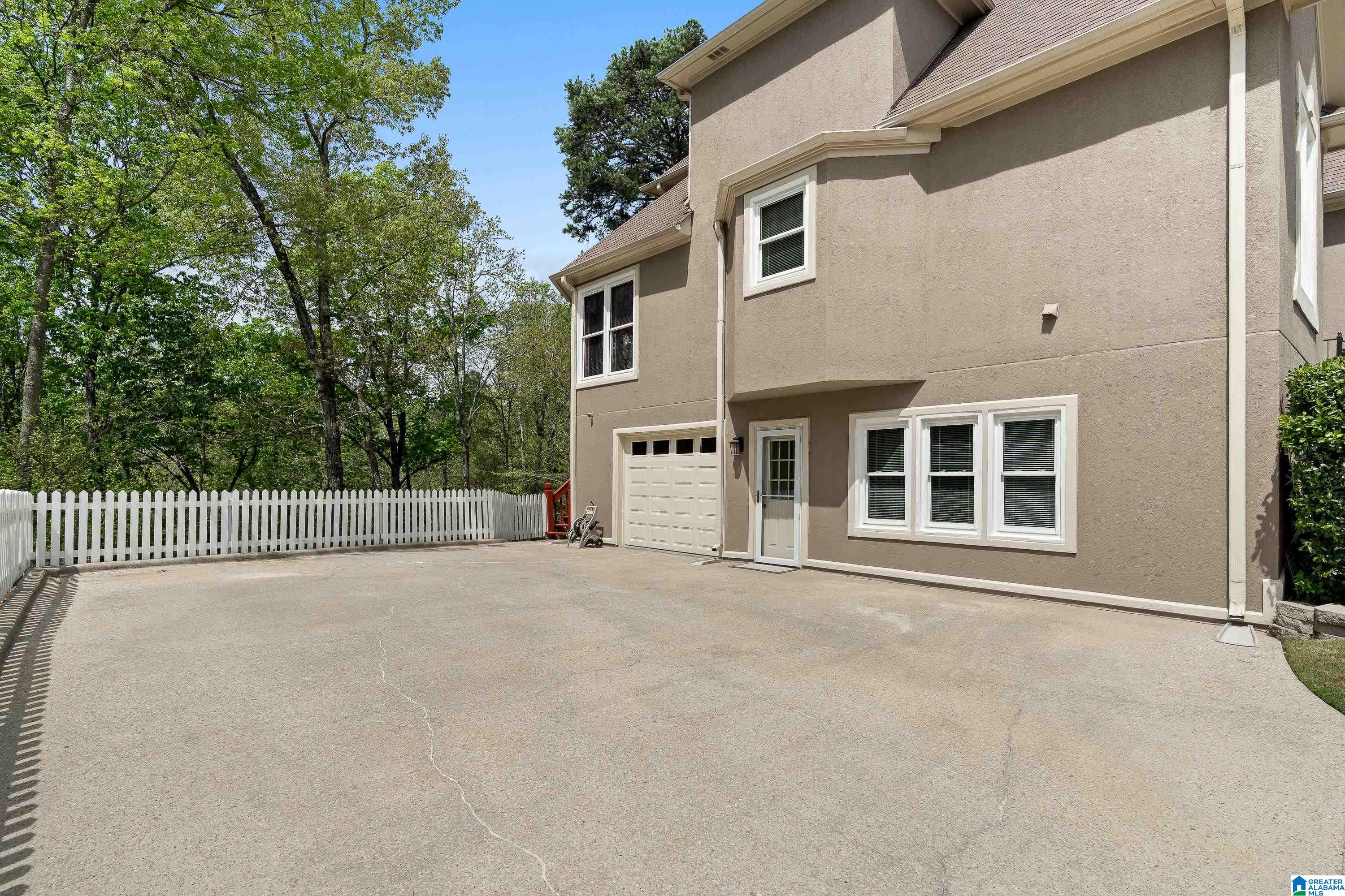 121 SOUTHVIEW DRIVE