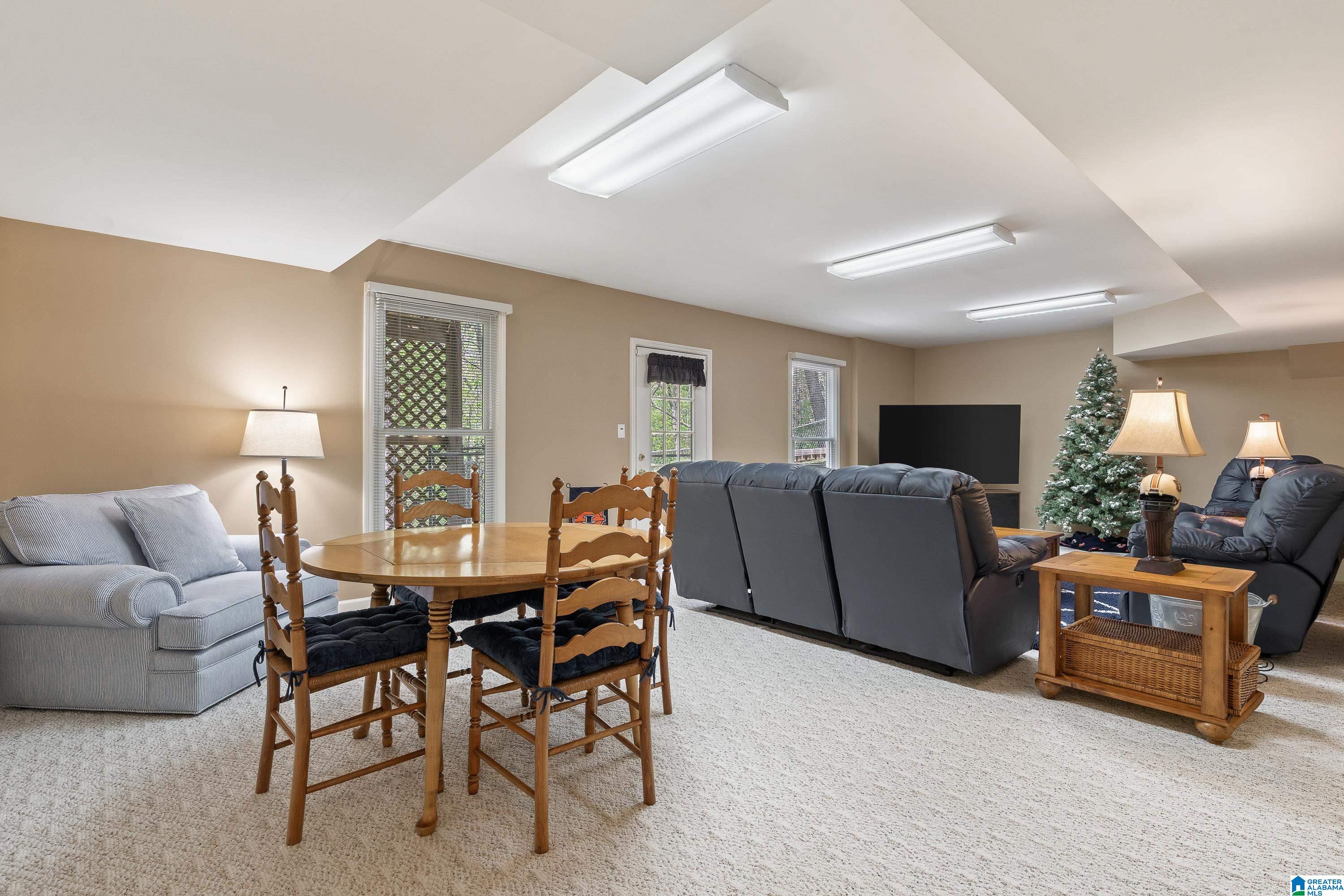 121 SOUTHVIEW DRIVE