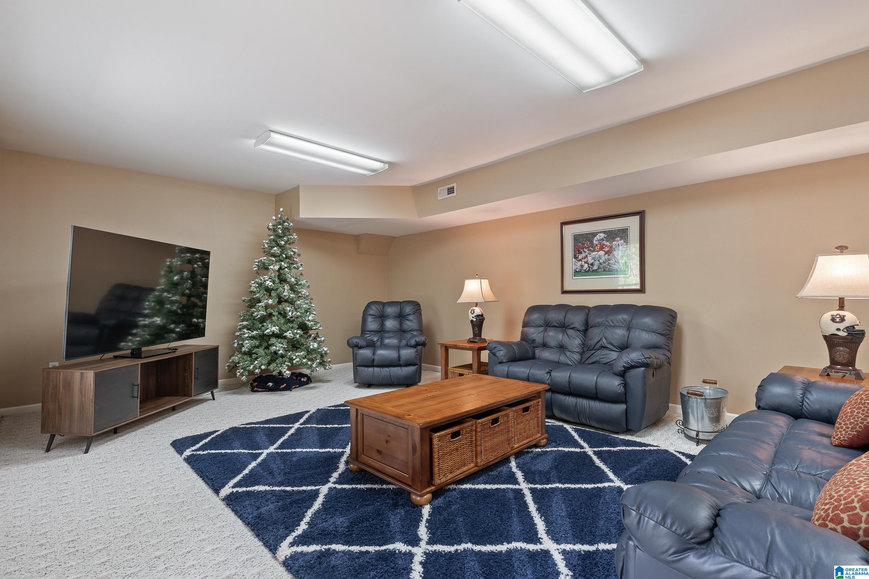 121 SOUTHVIEW DRIVE