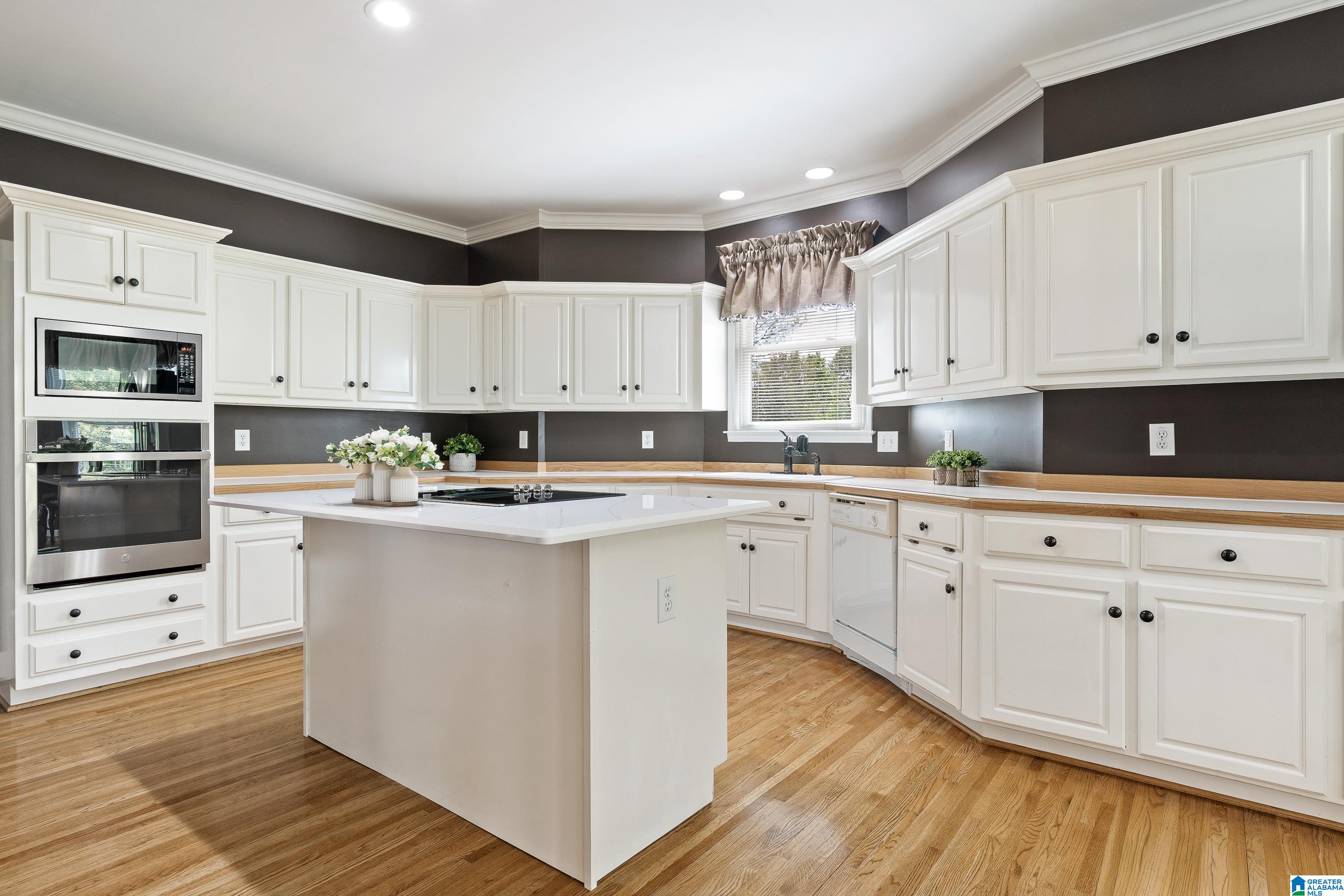 121 SOUTHVIEW DRIVE