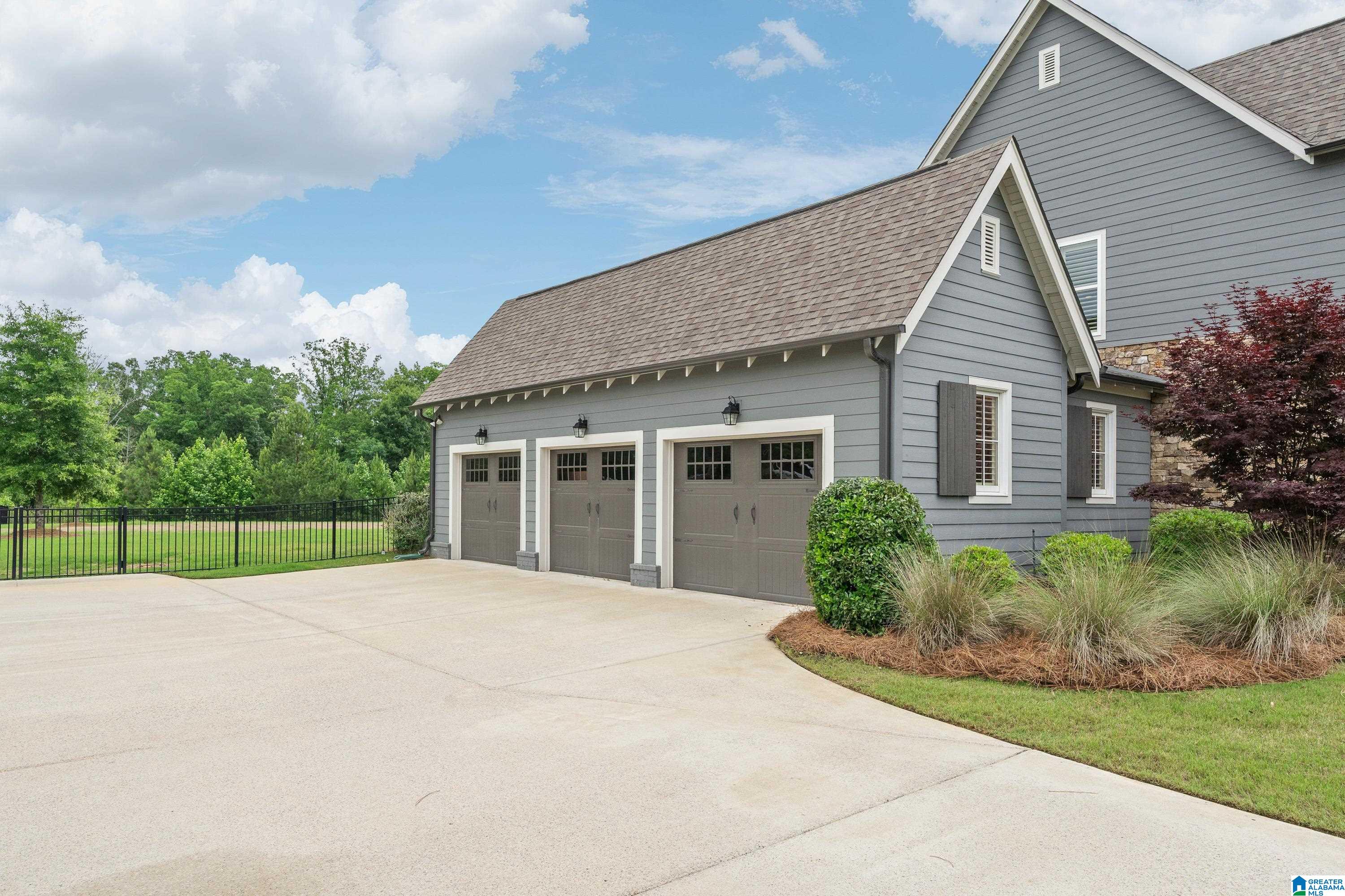 2708 BLACKRIDGE LANE