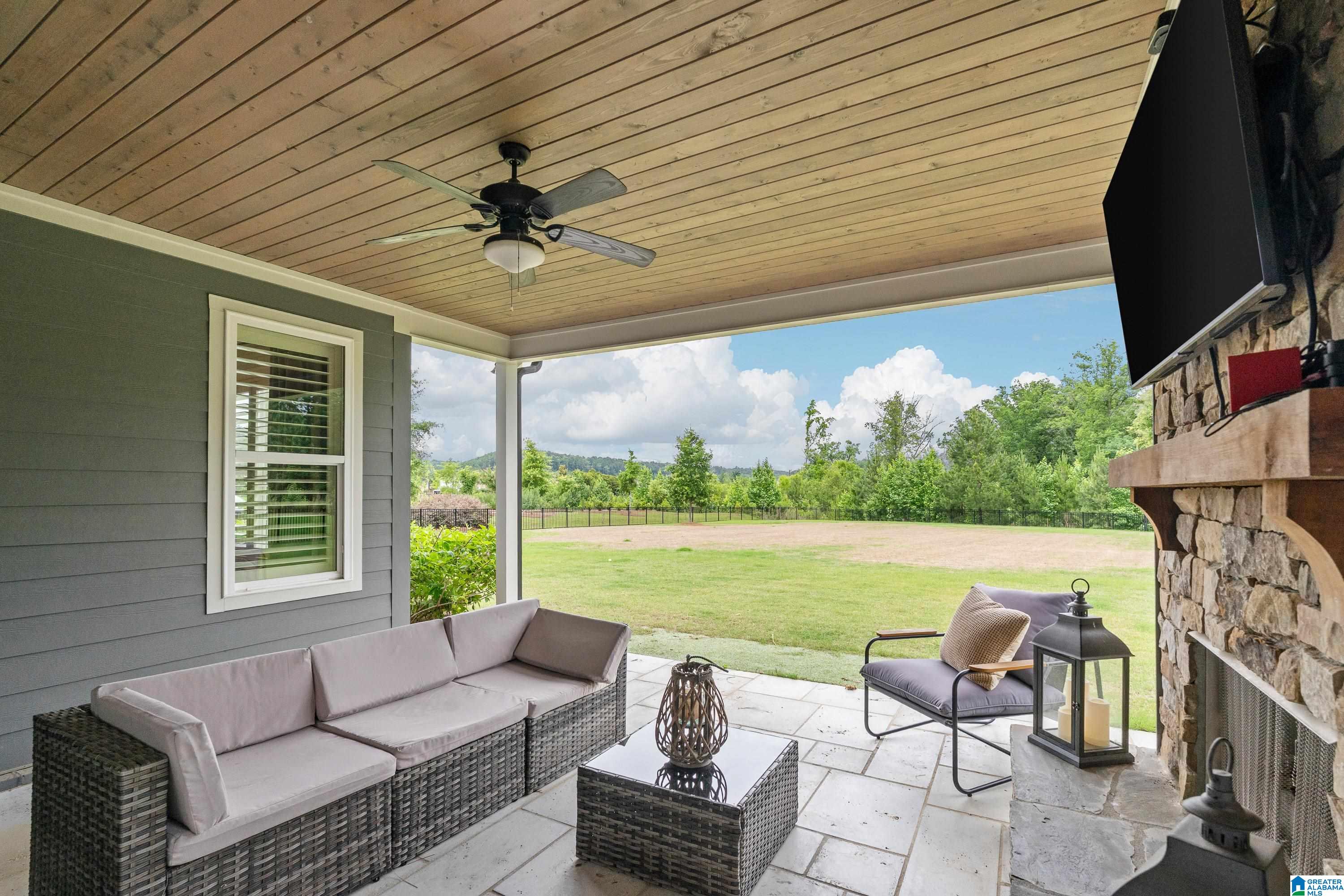 2708 BLACKRIDGE LANE