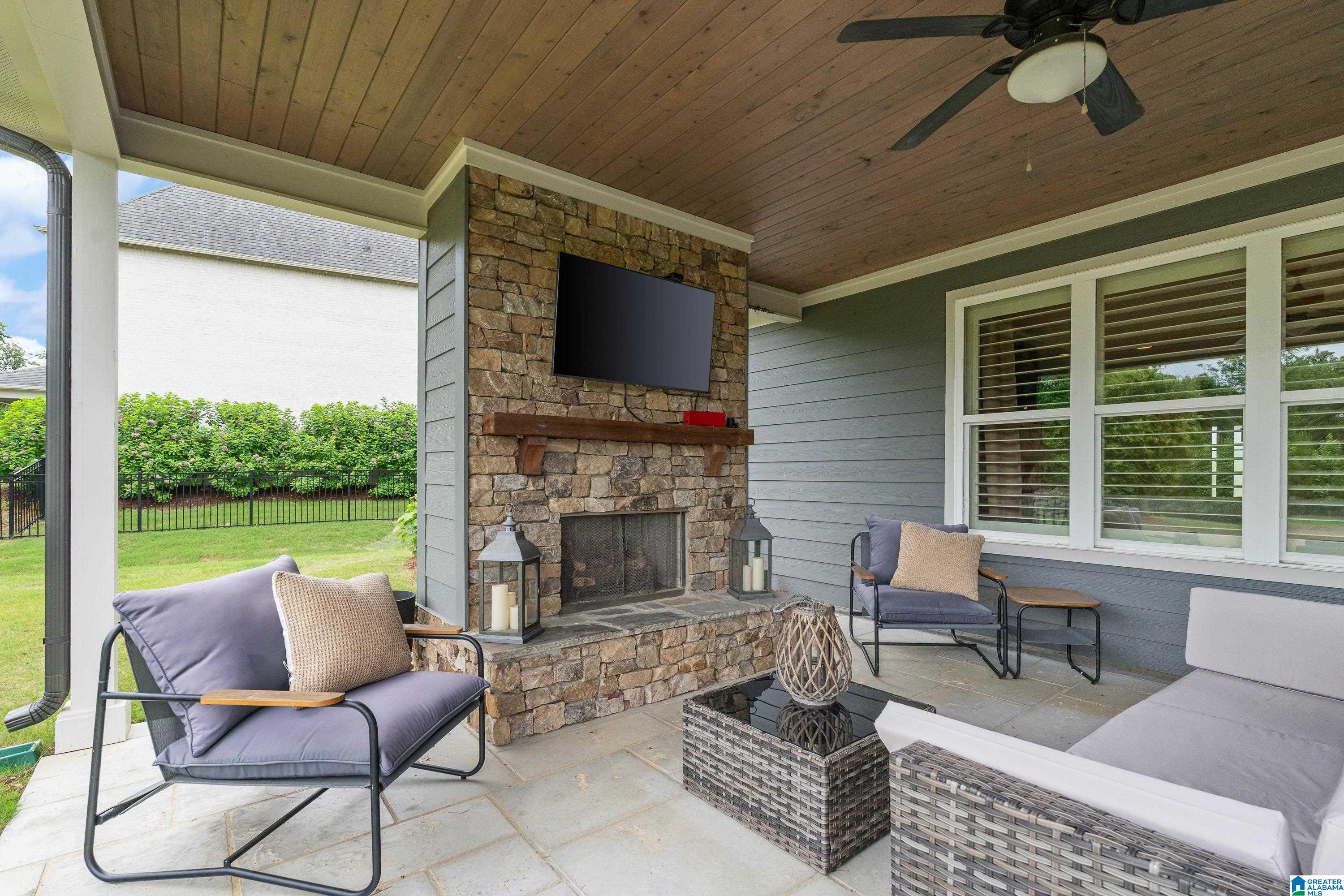 2708 BLACKRIDGE LANE