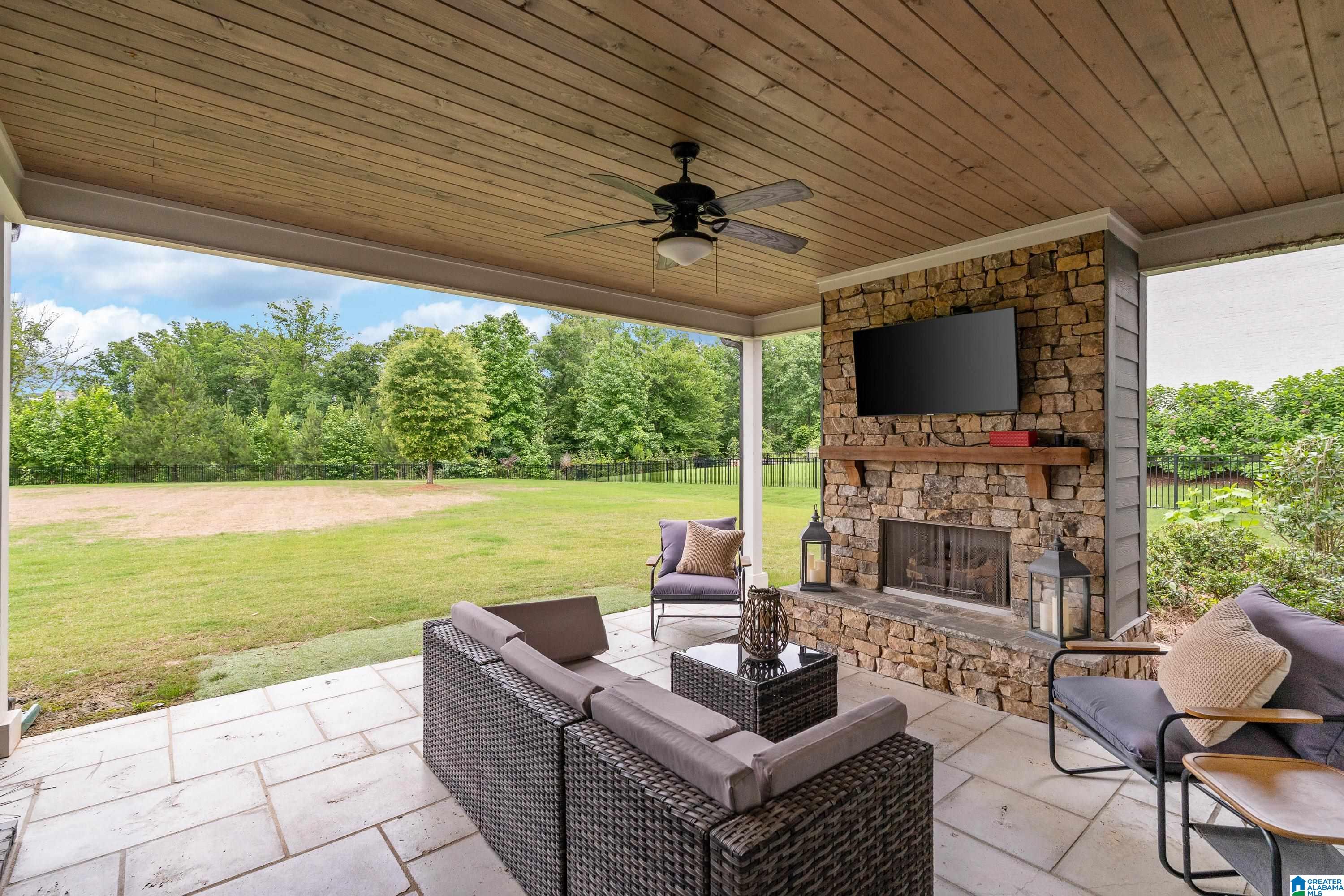 2708 BLACKRIDGE LANE