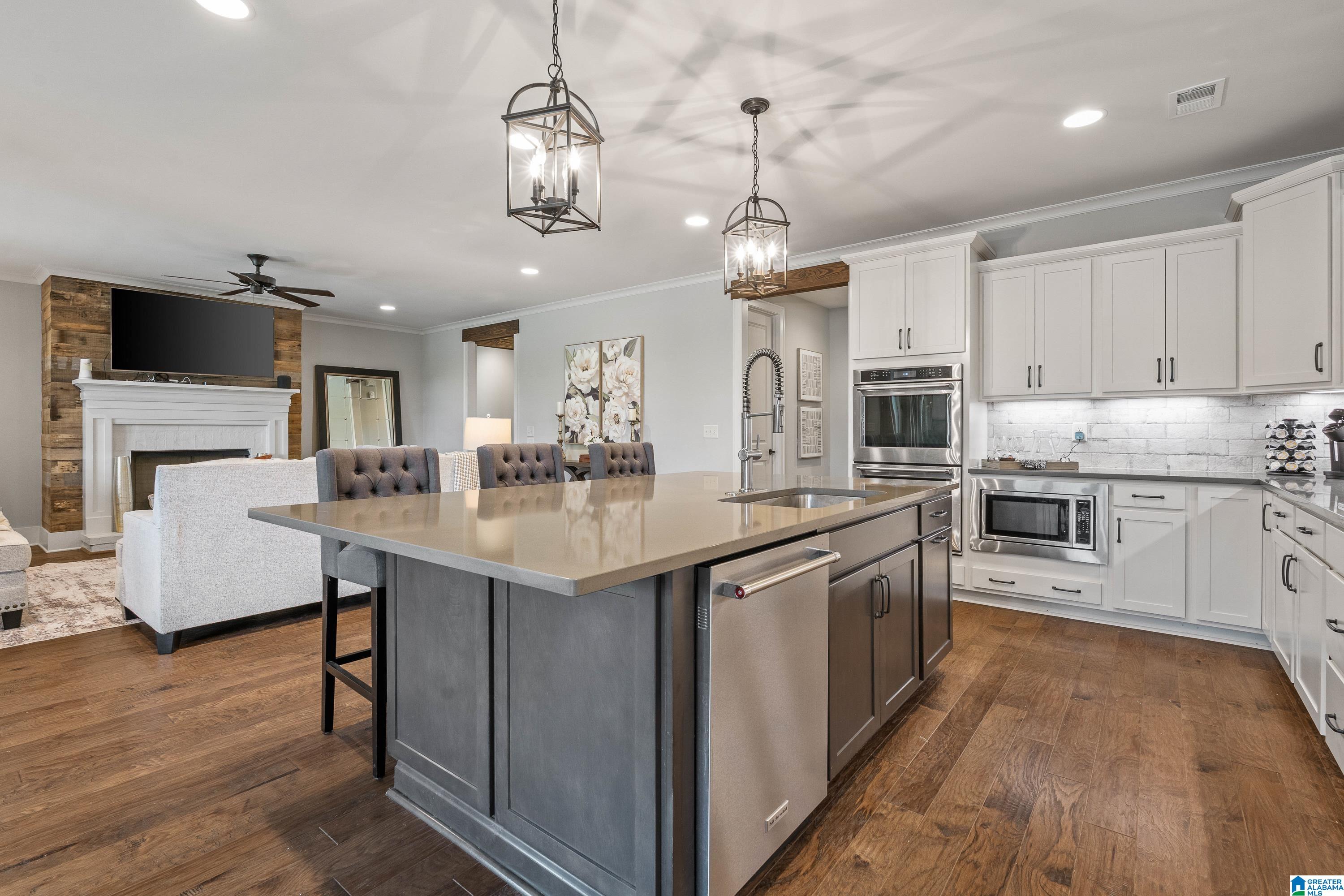 2708 BLACKRIDGE LANE