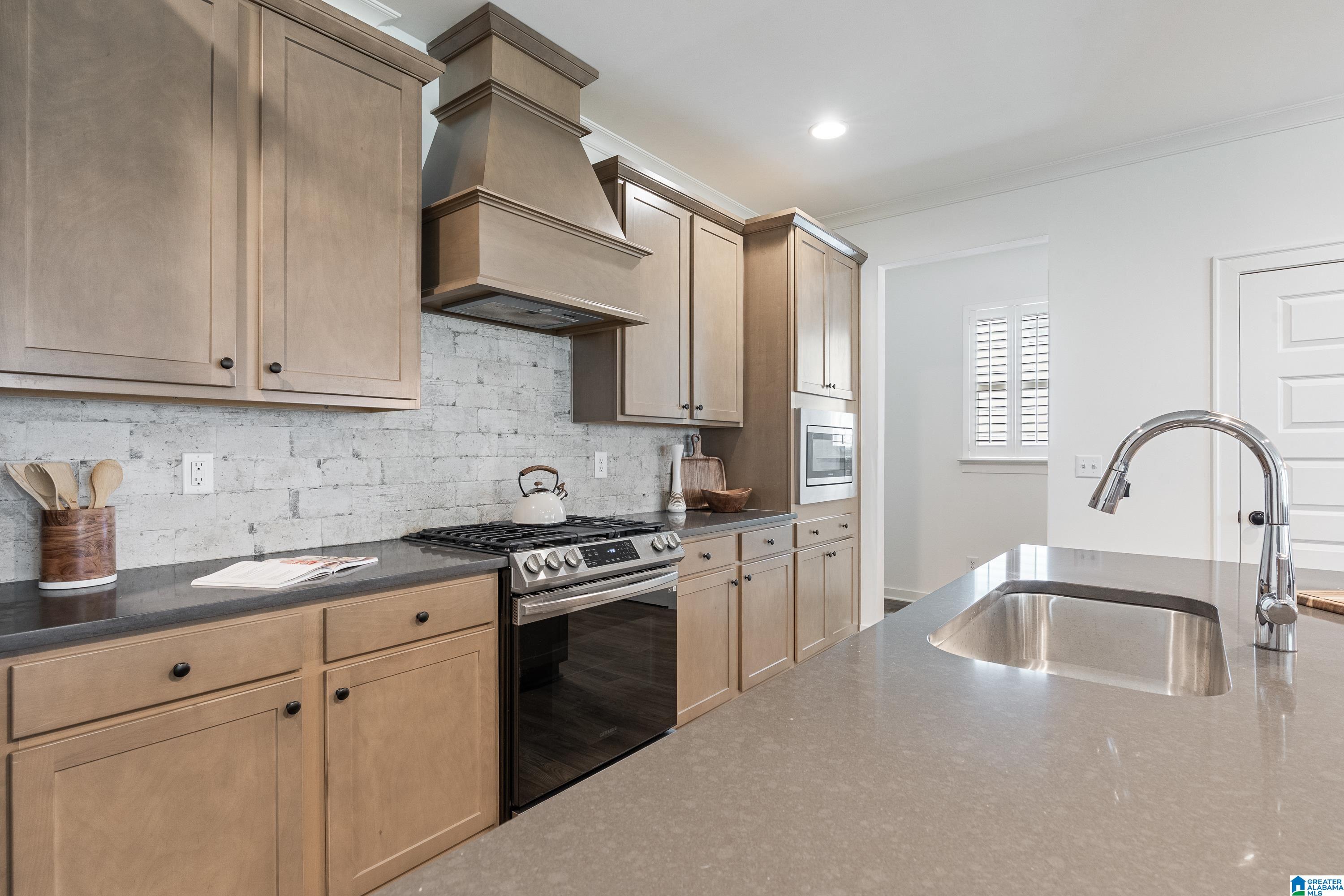 5877 HEATHER WAY