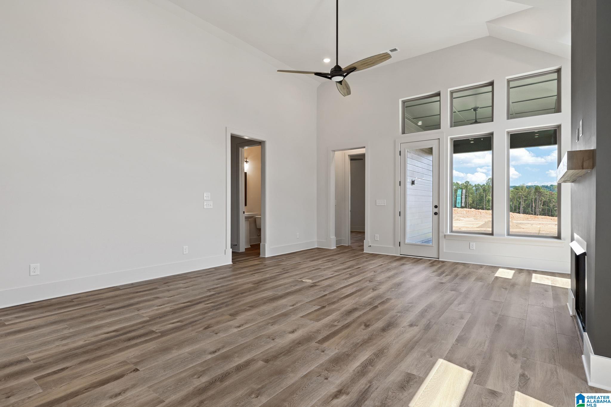 4562 LYNTON DRIVE