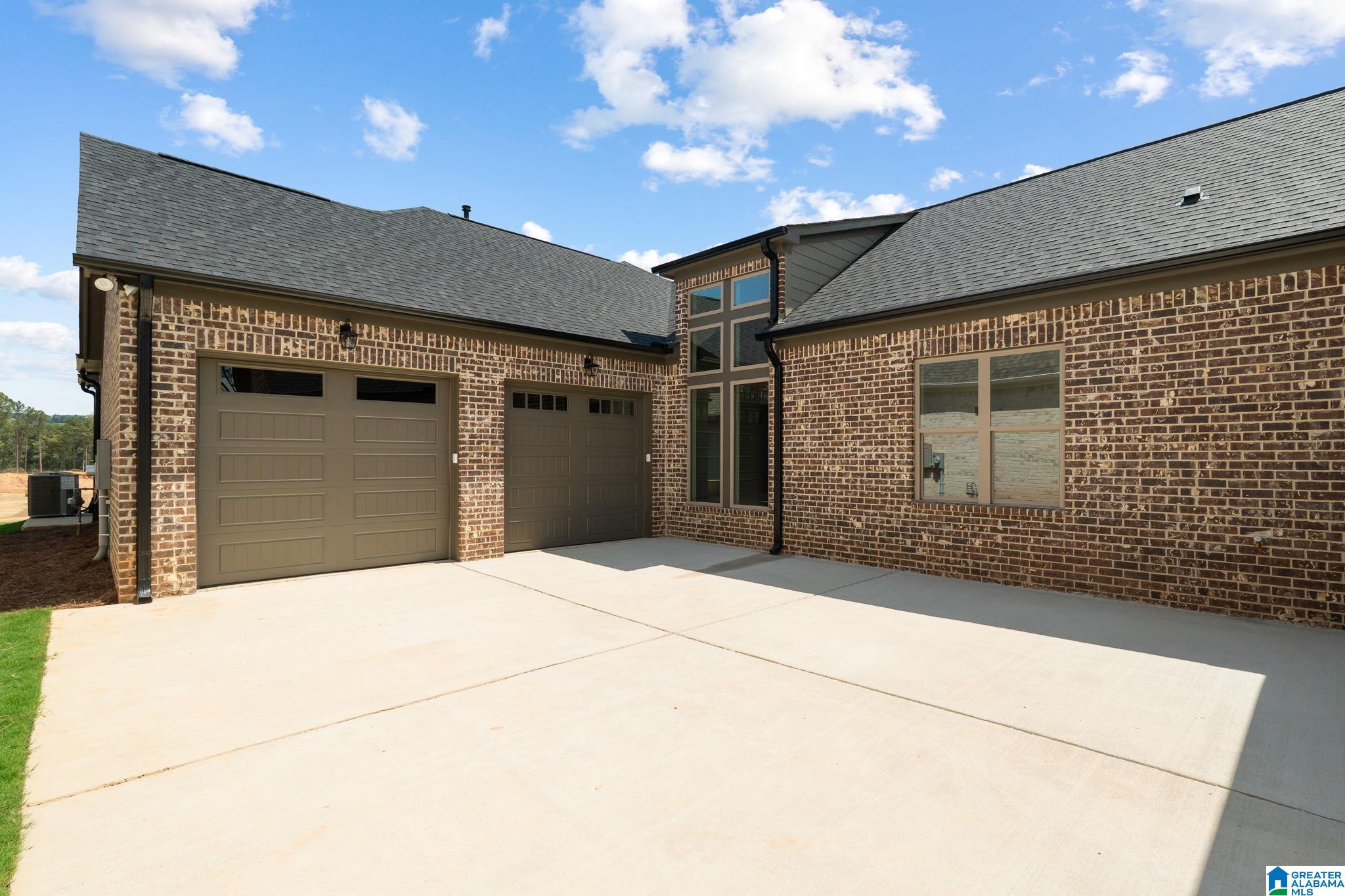 4562 LYNTON DRIVE