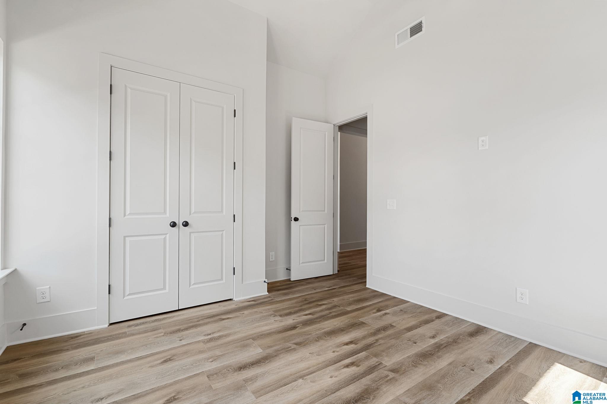 4562 LYNTON DRIVE
