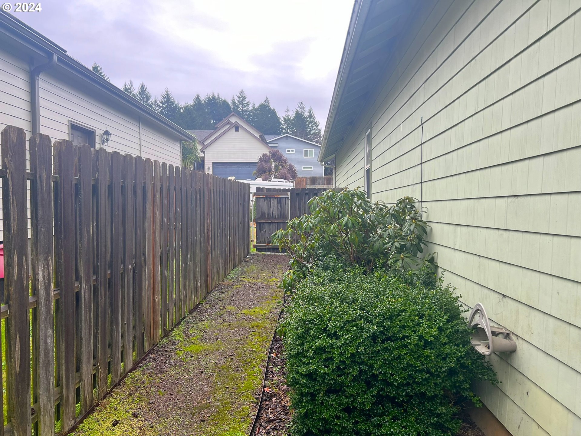 6930 OAKWOOD CT
