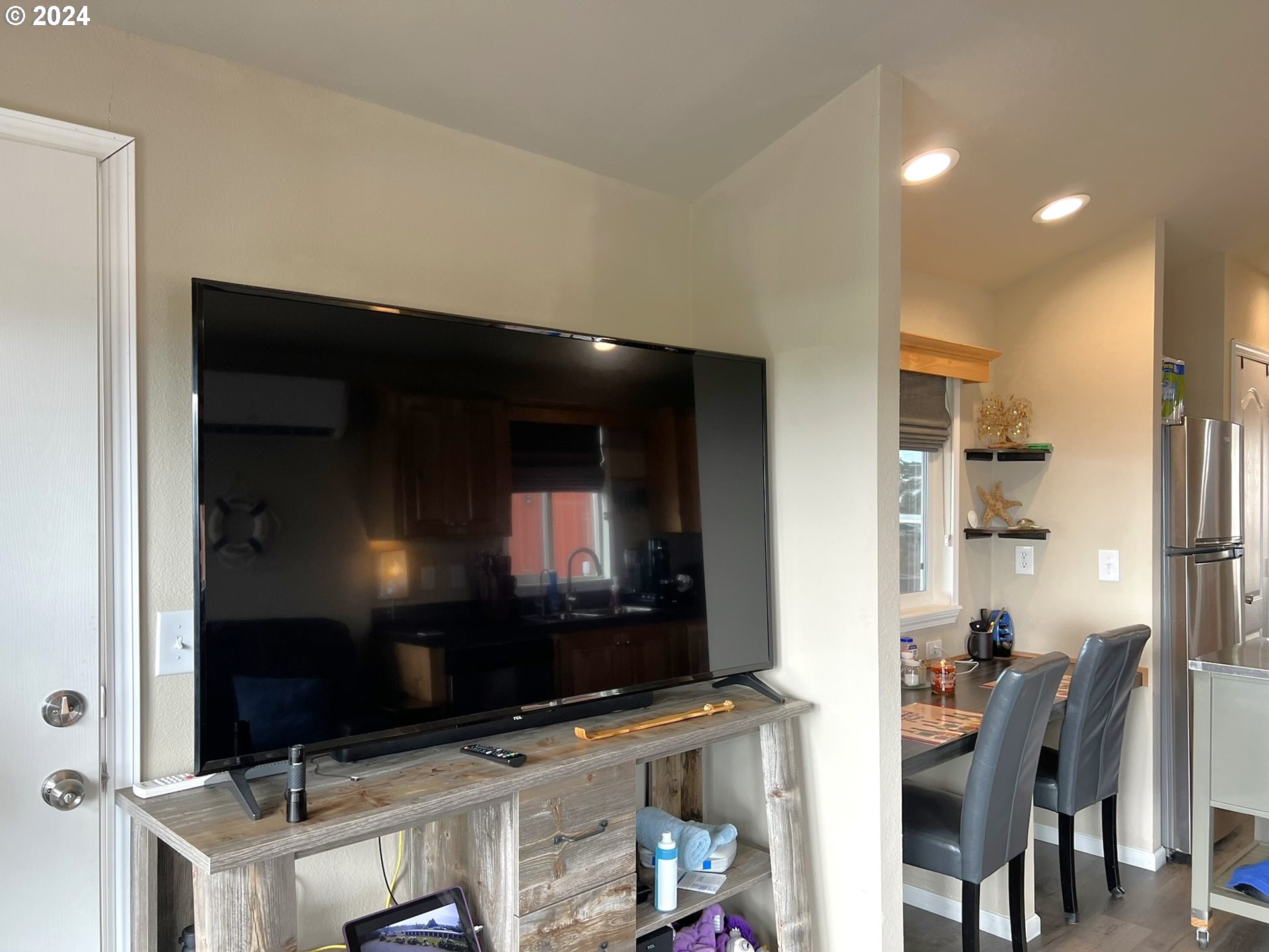 15549 Highway 101 S