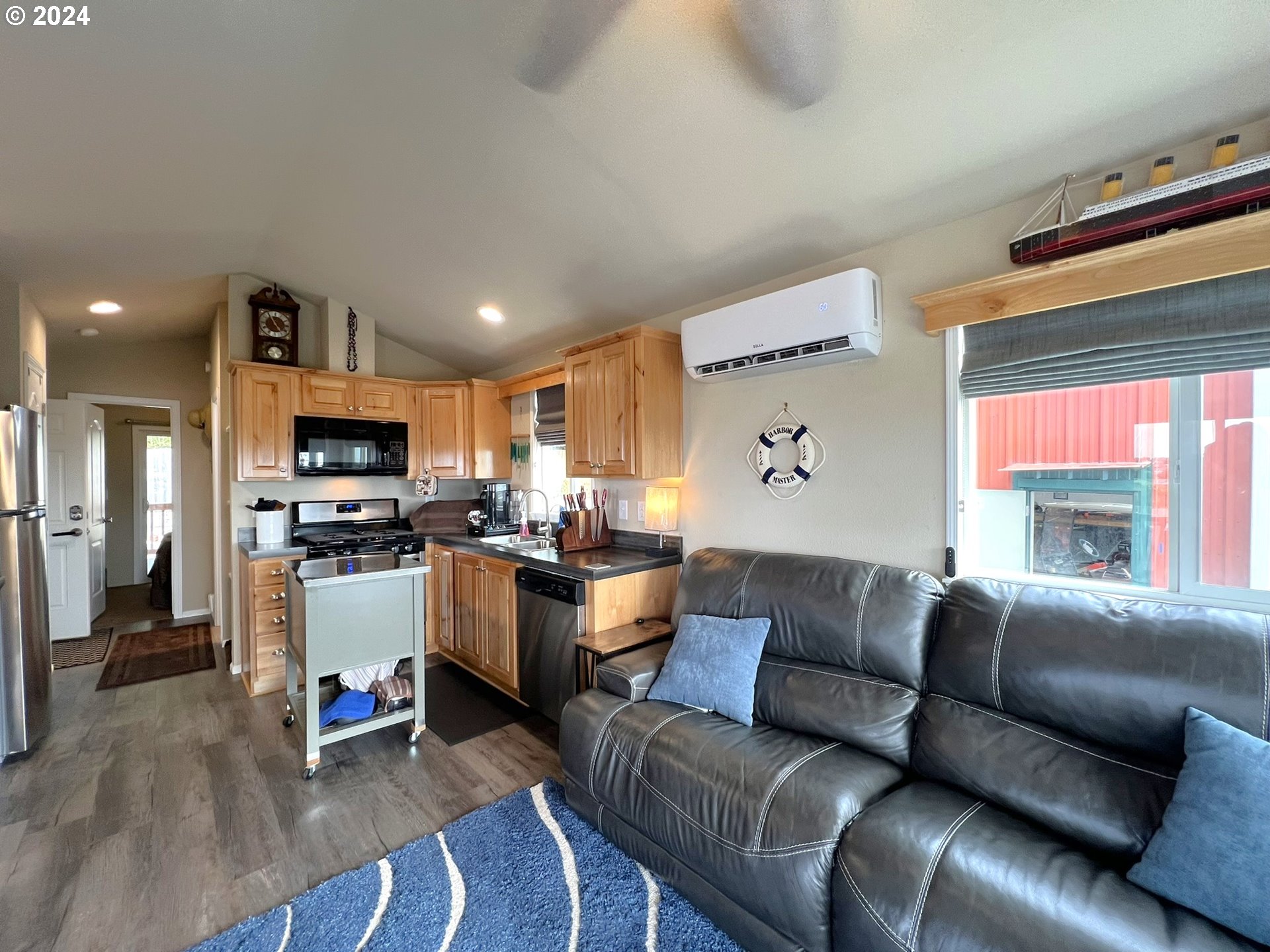 15549 Highway 101 S