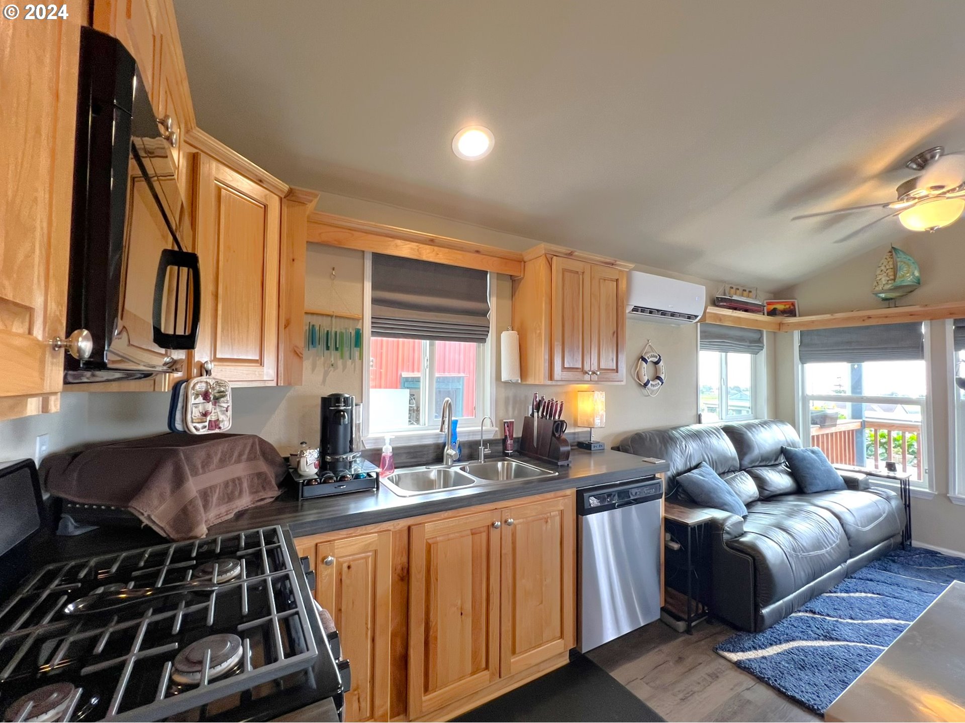 15549 Highway 101 S