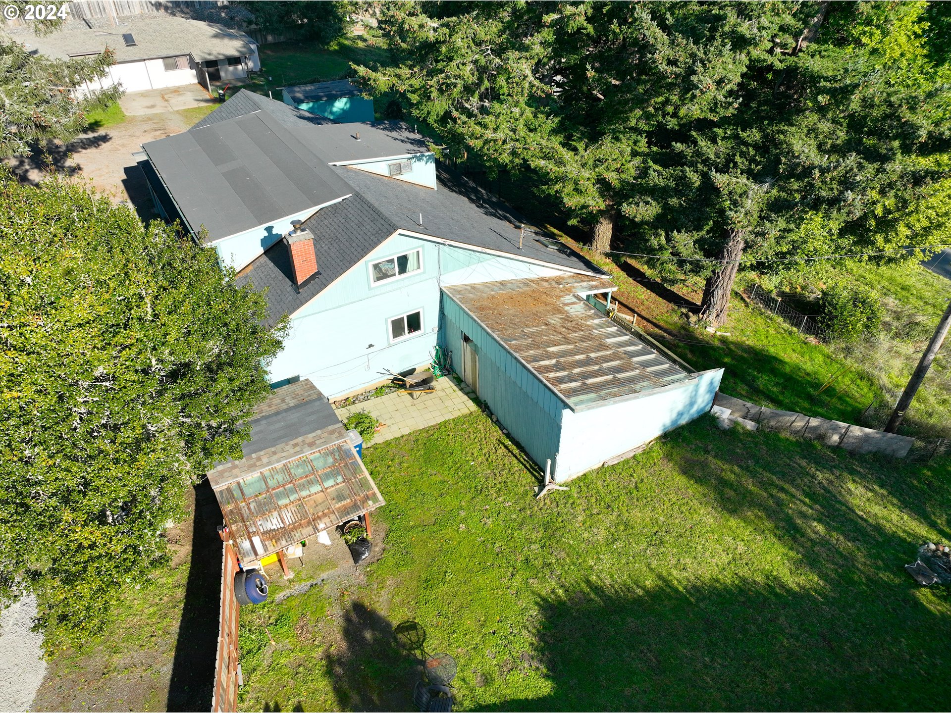 333 SPRUCE DR