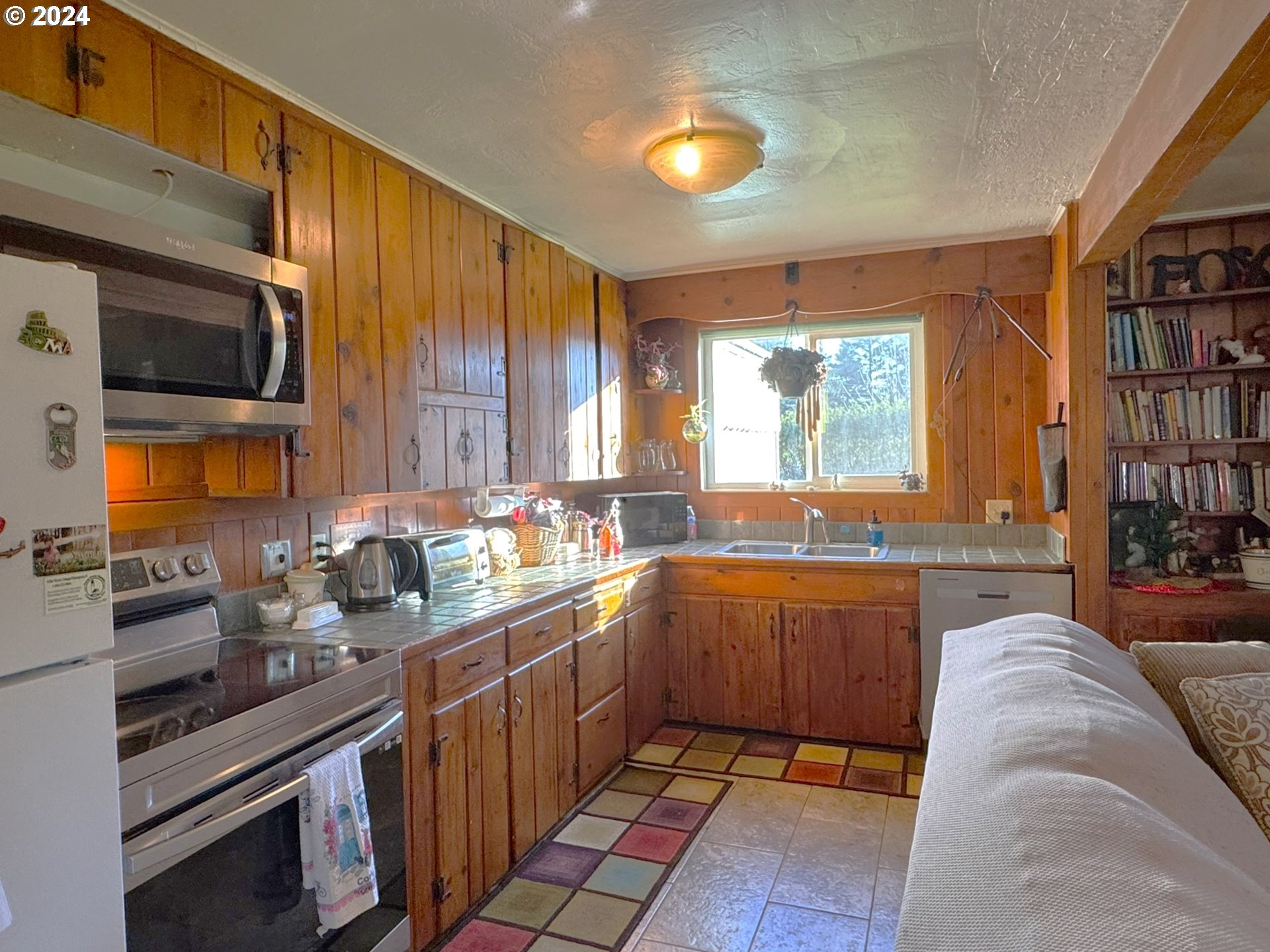 333 SPRUCE DR