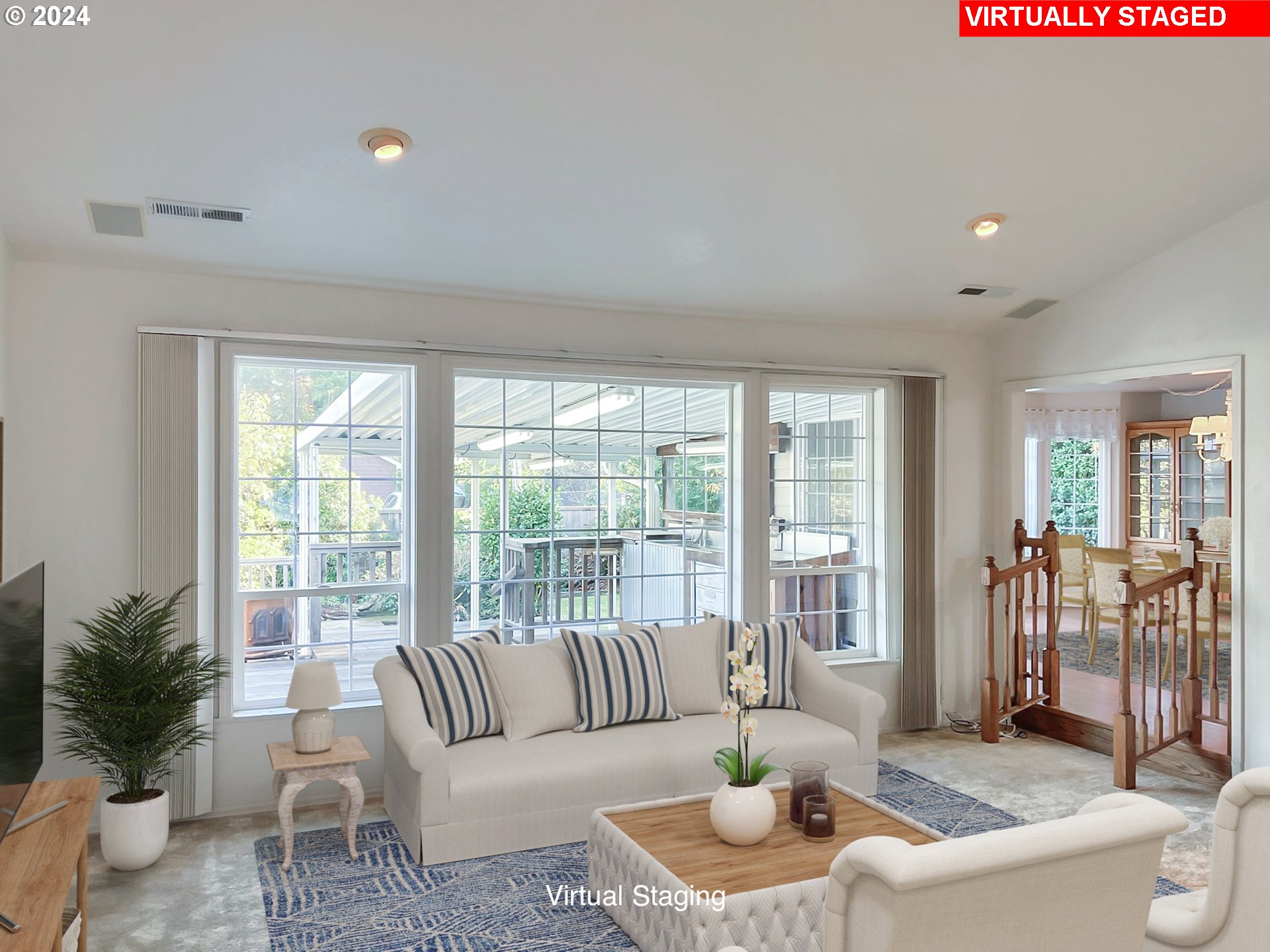 913 HELEN LN