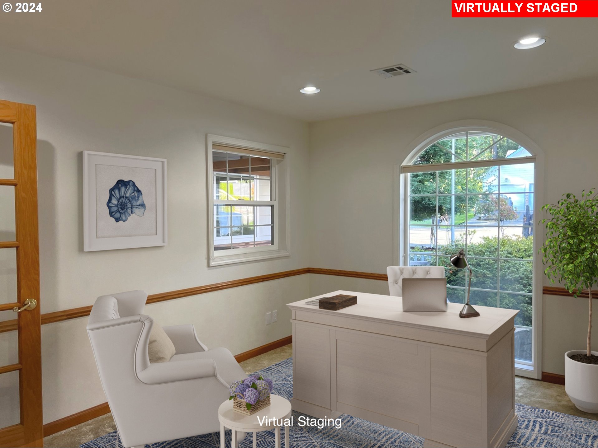913 HELEN LN