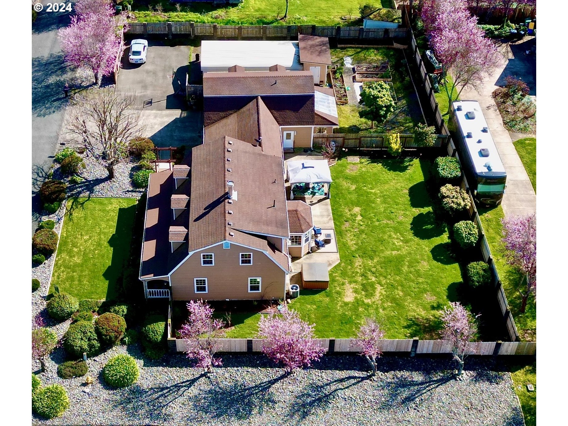 14696 ITZEN DR