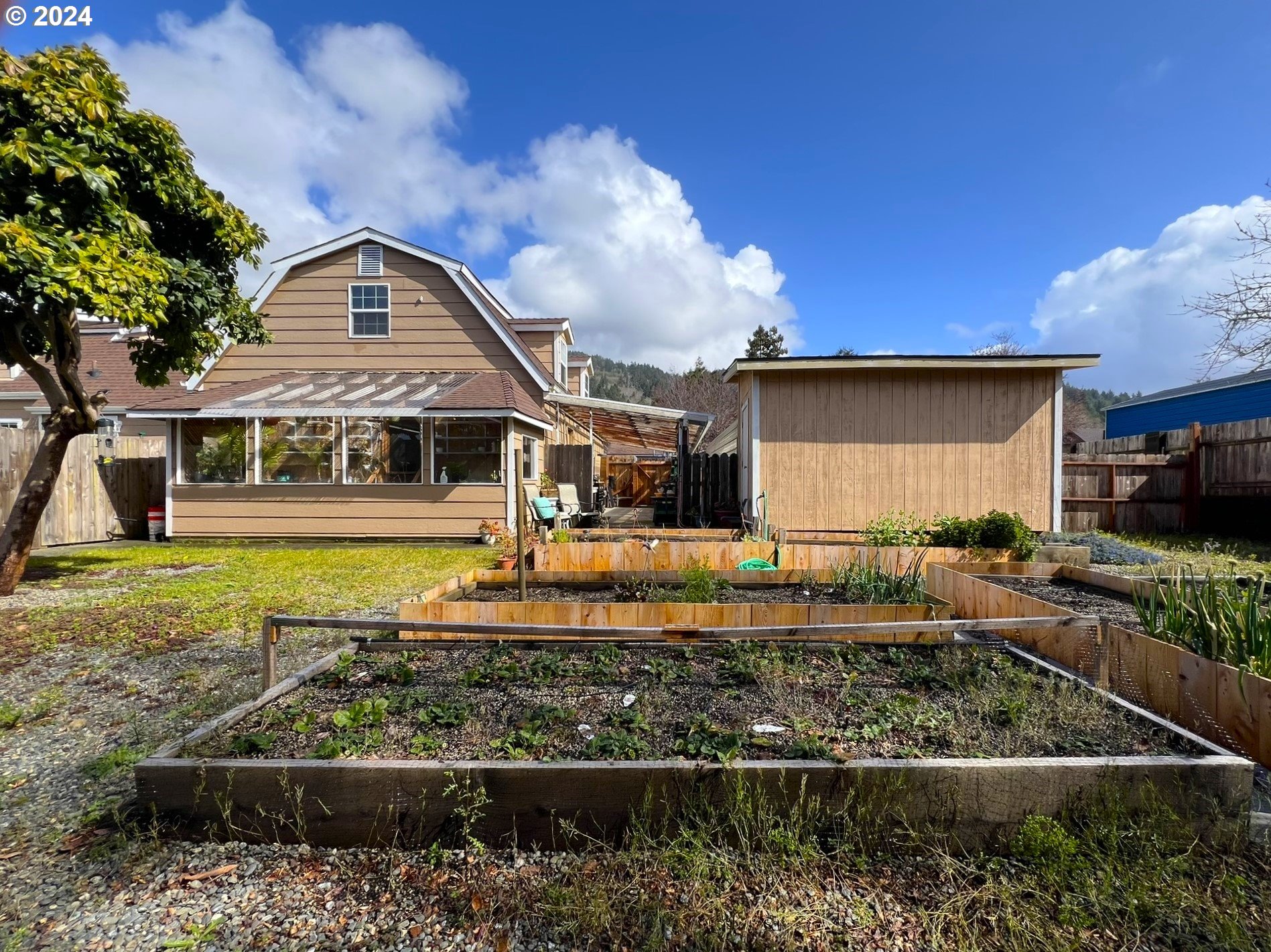 14696 ITZEN DR