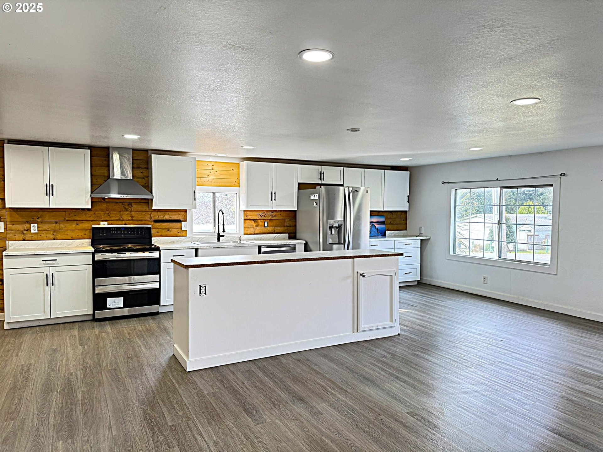 16391 HIGHWAY 101 3