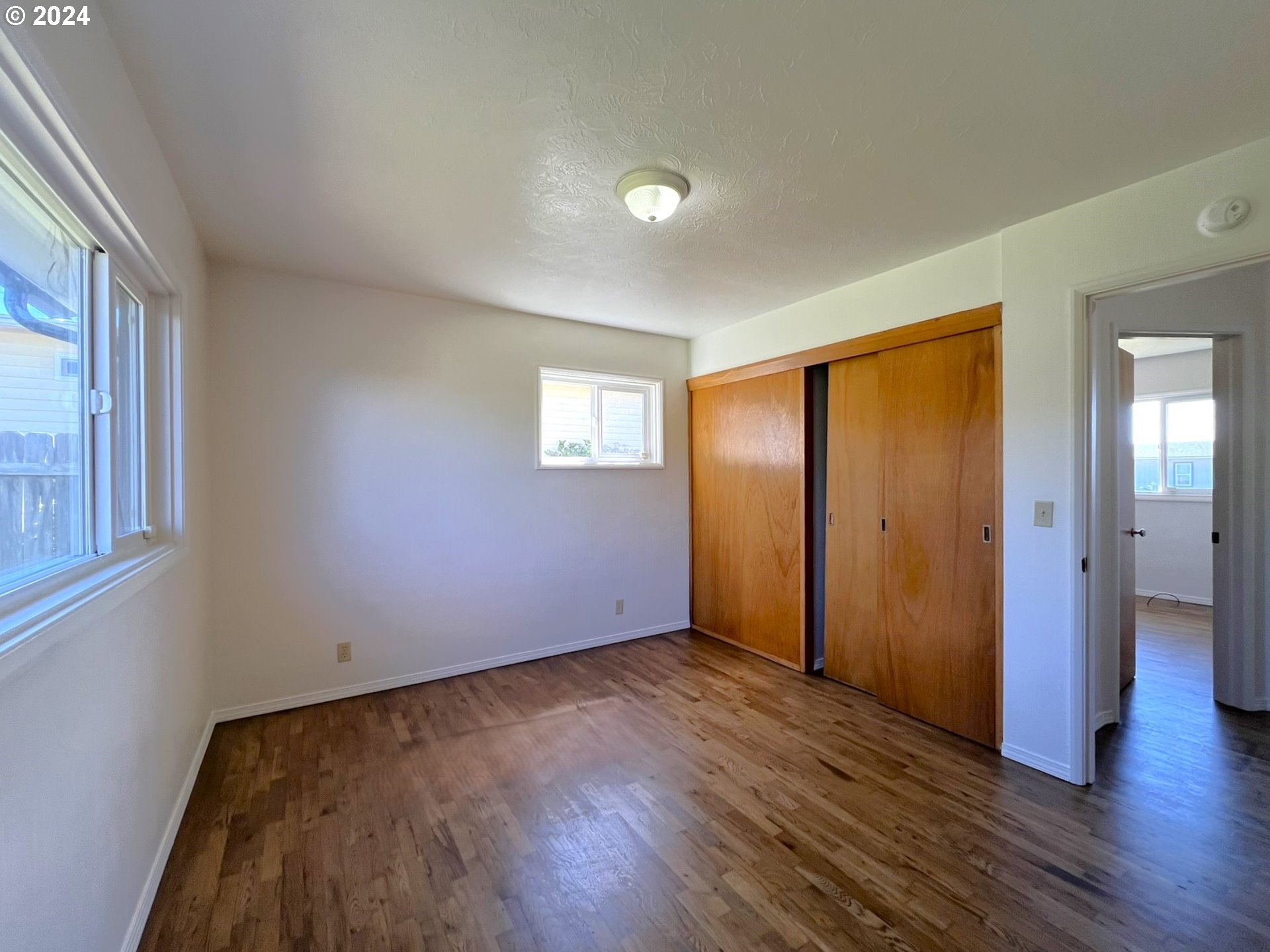 1226 IRIS ST