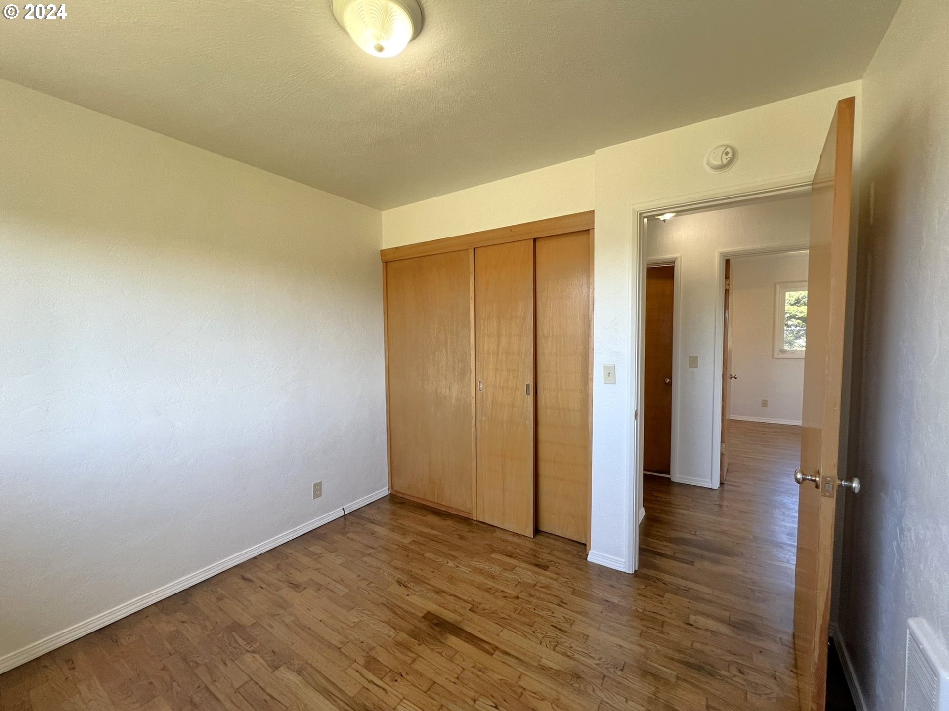1226 IRIS ST
