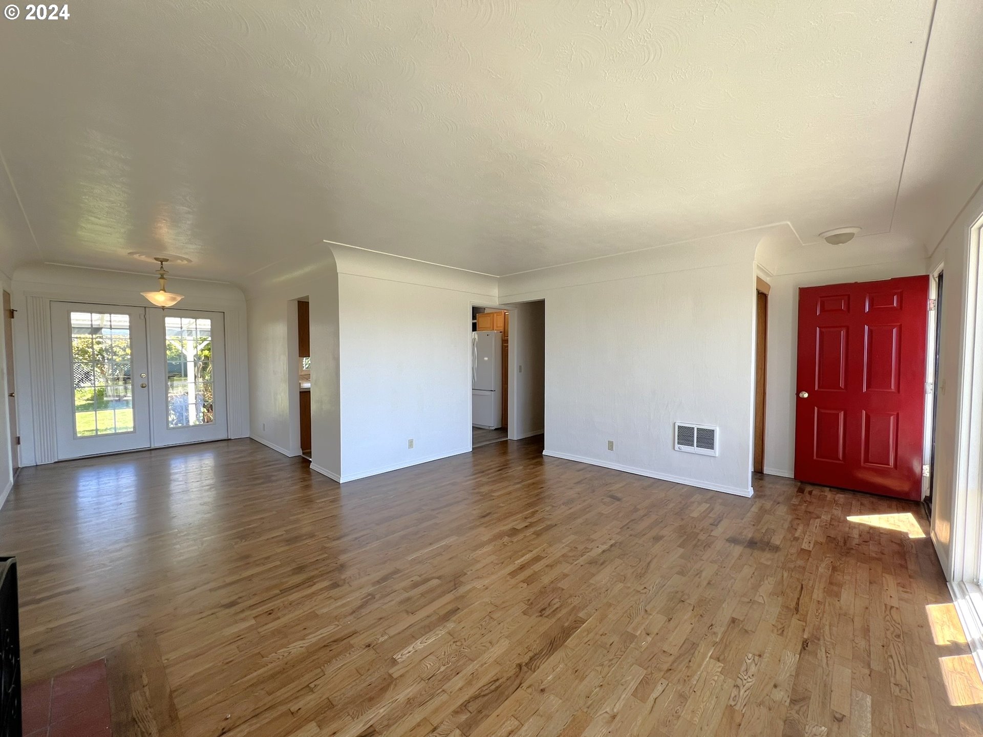 1226 IRIS ST