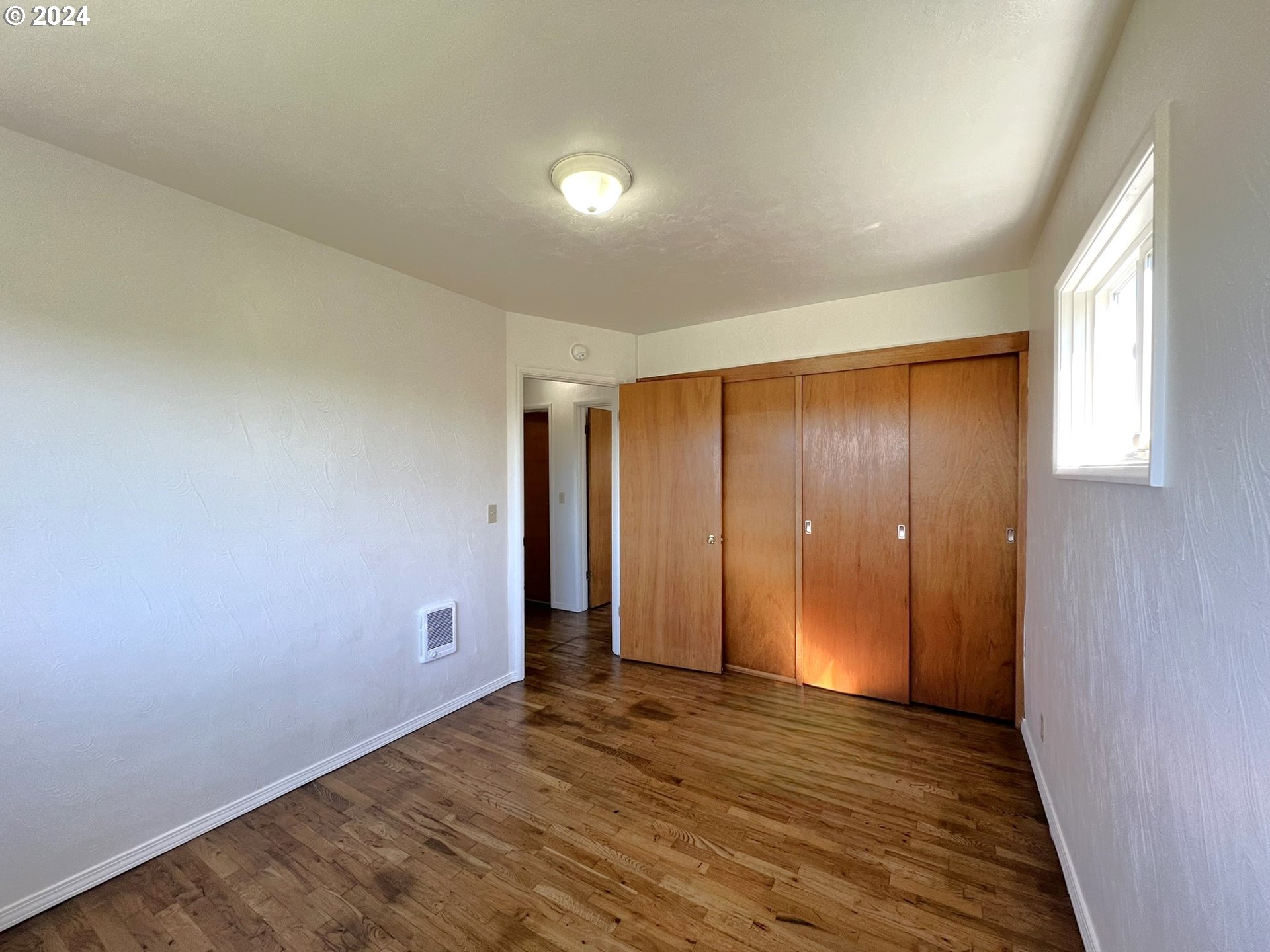 1226 IRIS ST