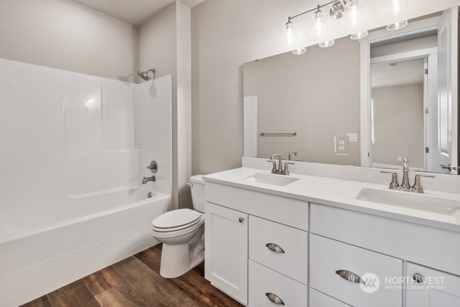 15301 206th Avenue E Unit: 204