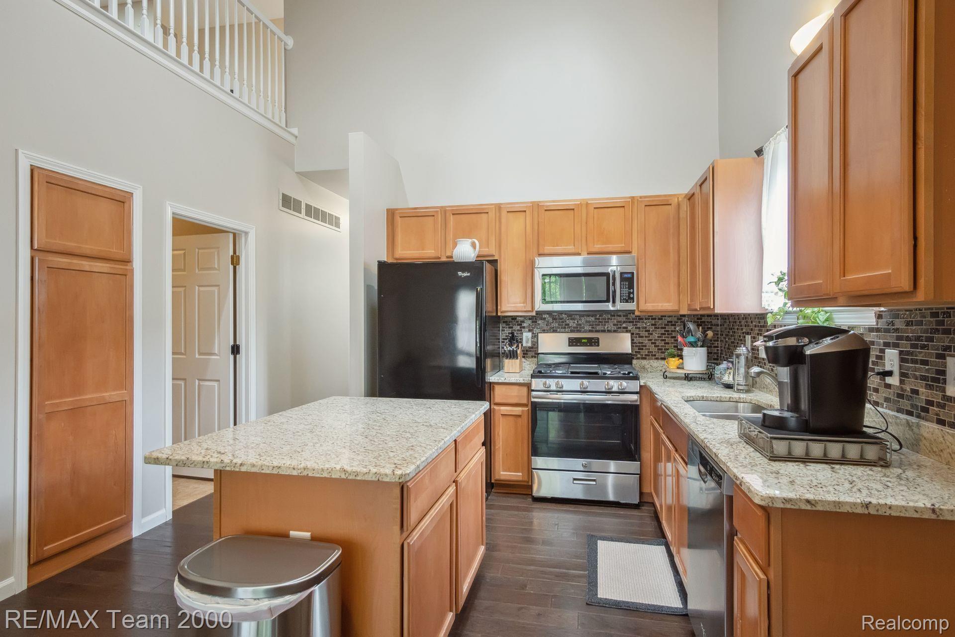 51195 SLEEPY HOLLOW Lane