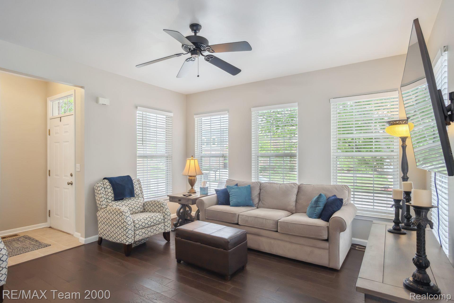 51195 SLEEPY HOLLOW Lane