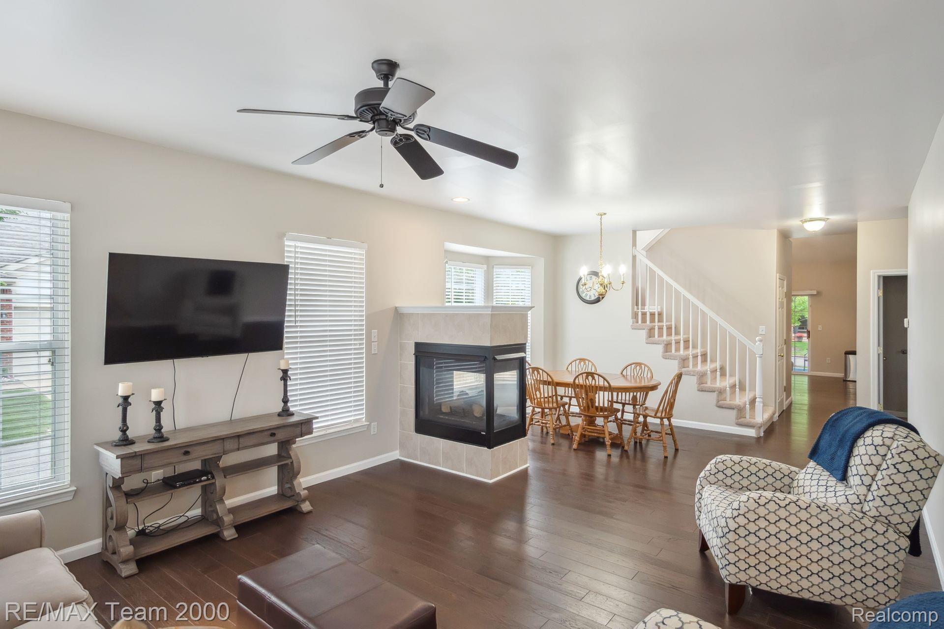 51195 SLEEPY HOLLOW Lane