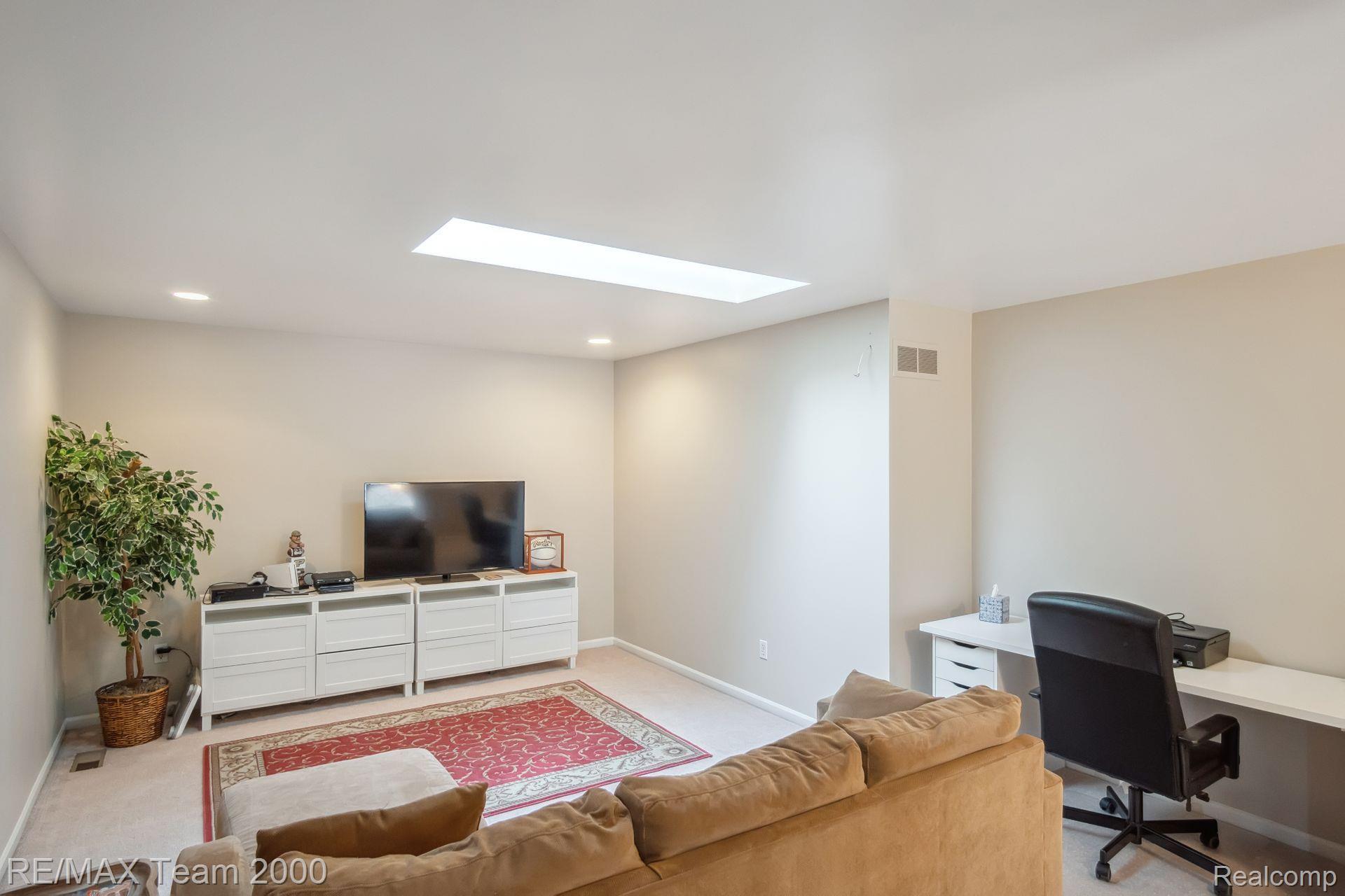 51195 SLEEPY HOLLOW Lane