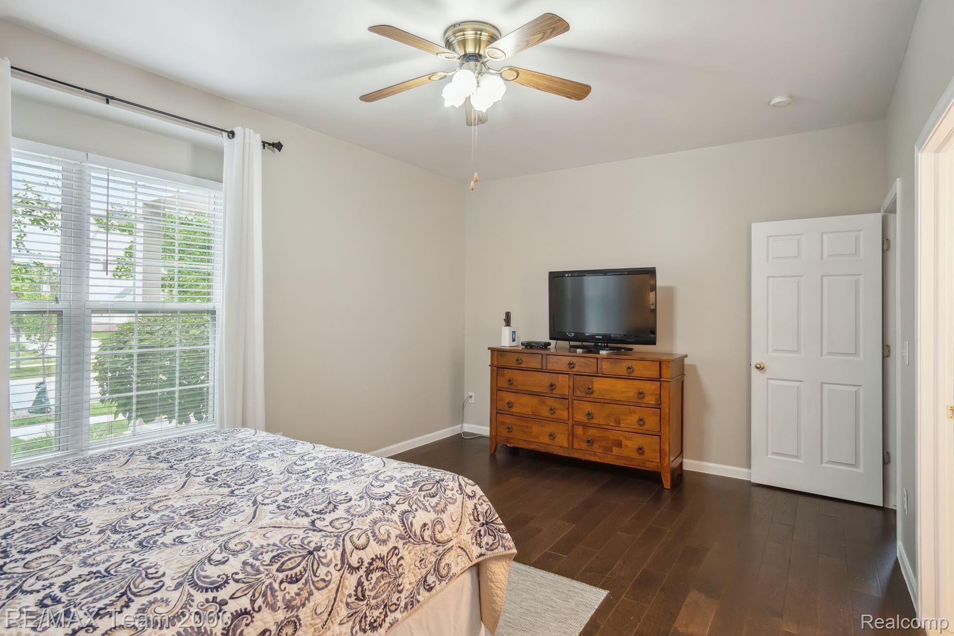 51195 SLEEPY HOLLOW Lane