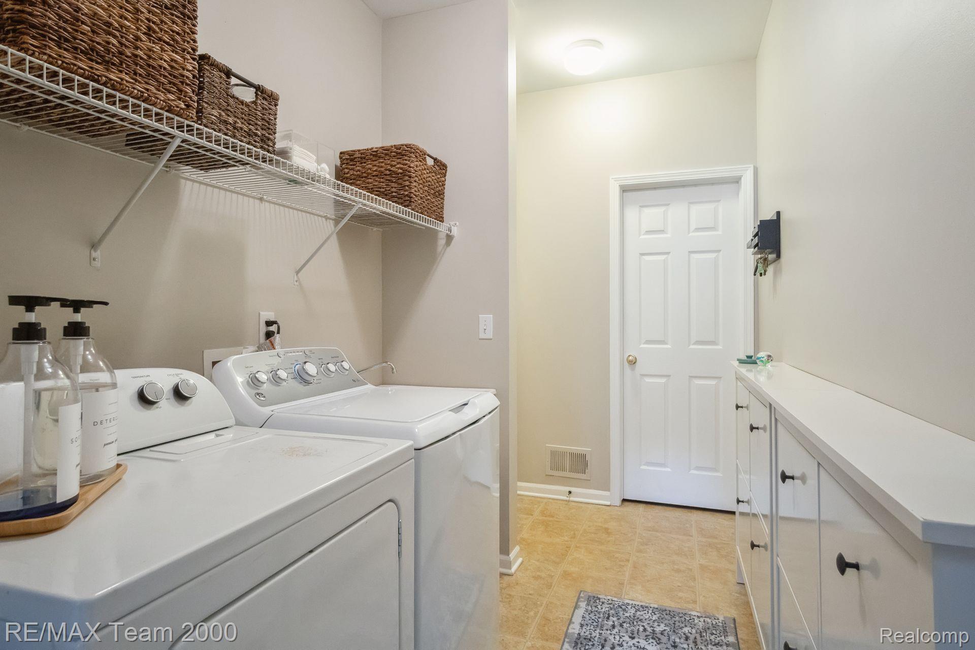 51195 SLEEPY HOLLOW Lane