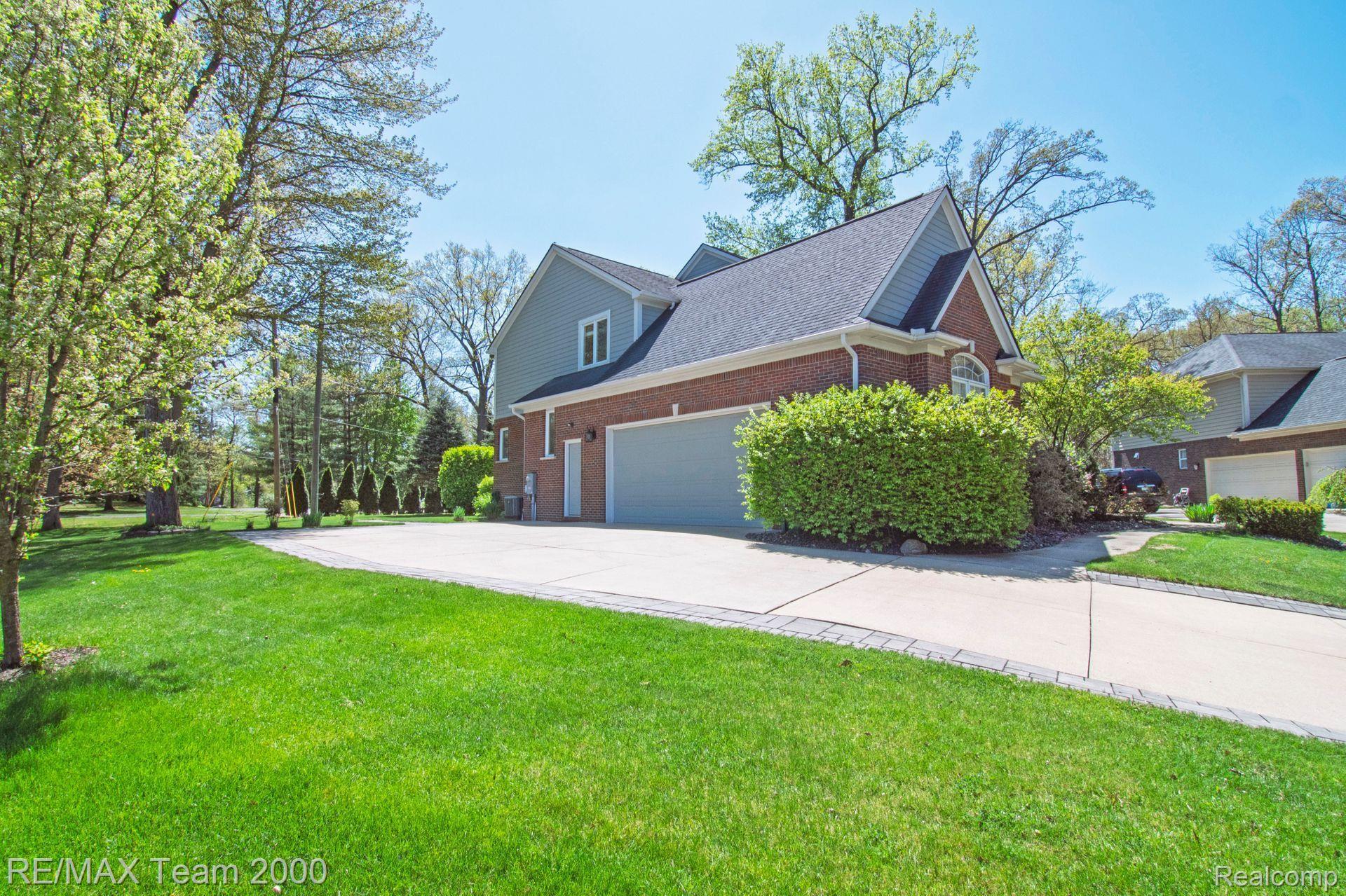 194 W REED LAKE