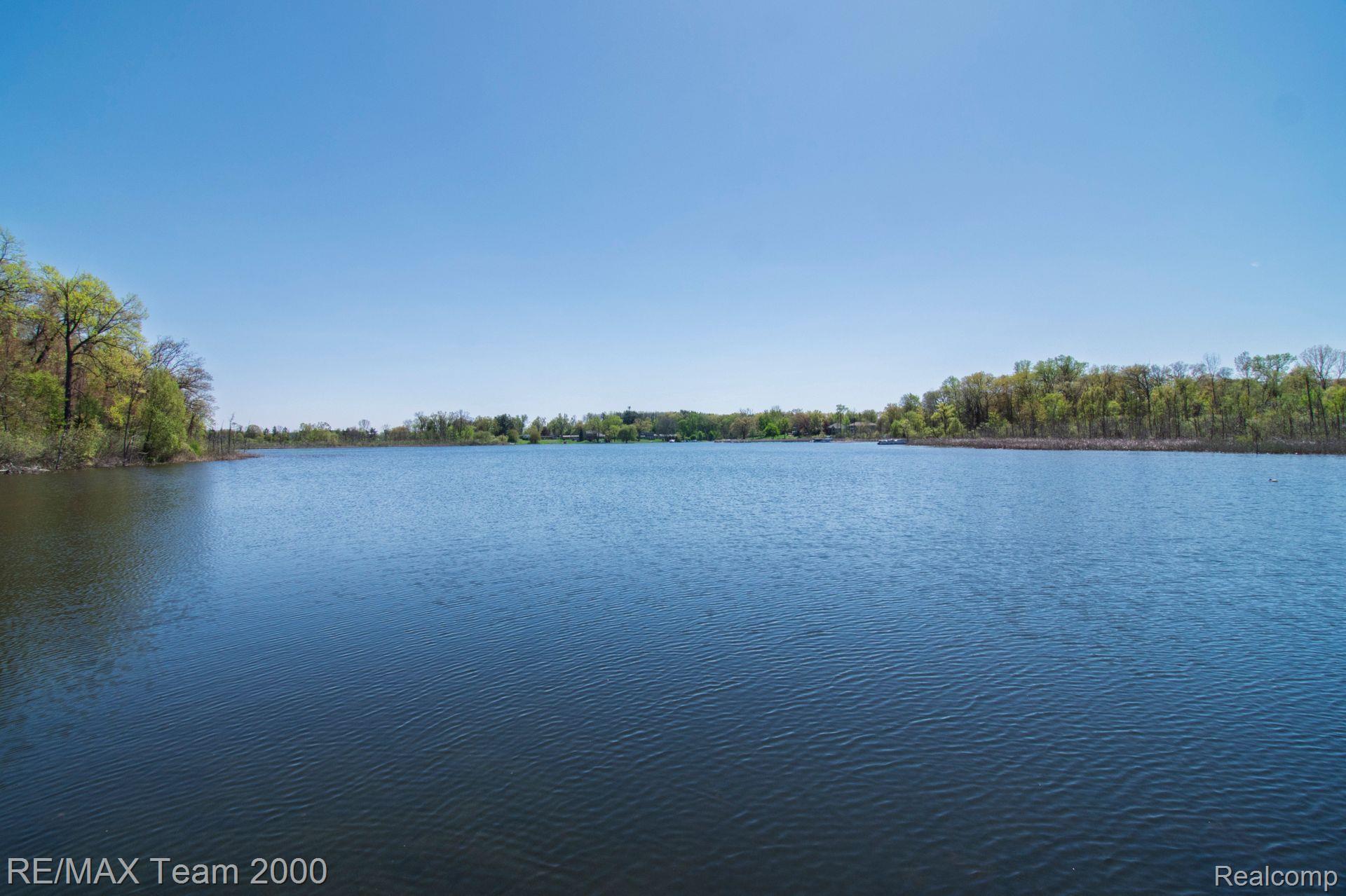 194 W REED LAKE