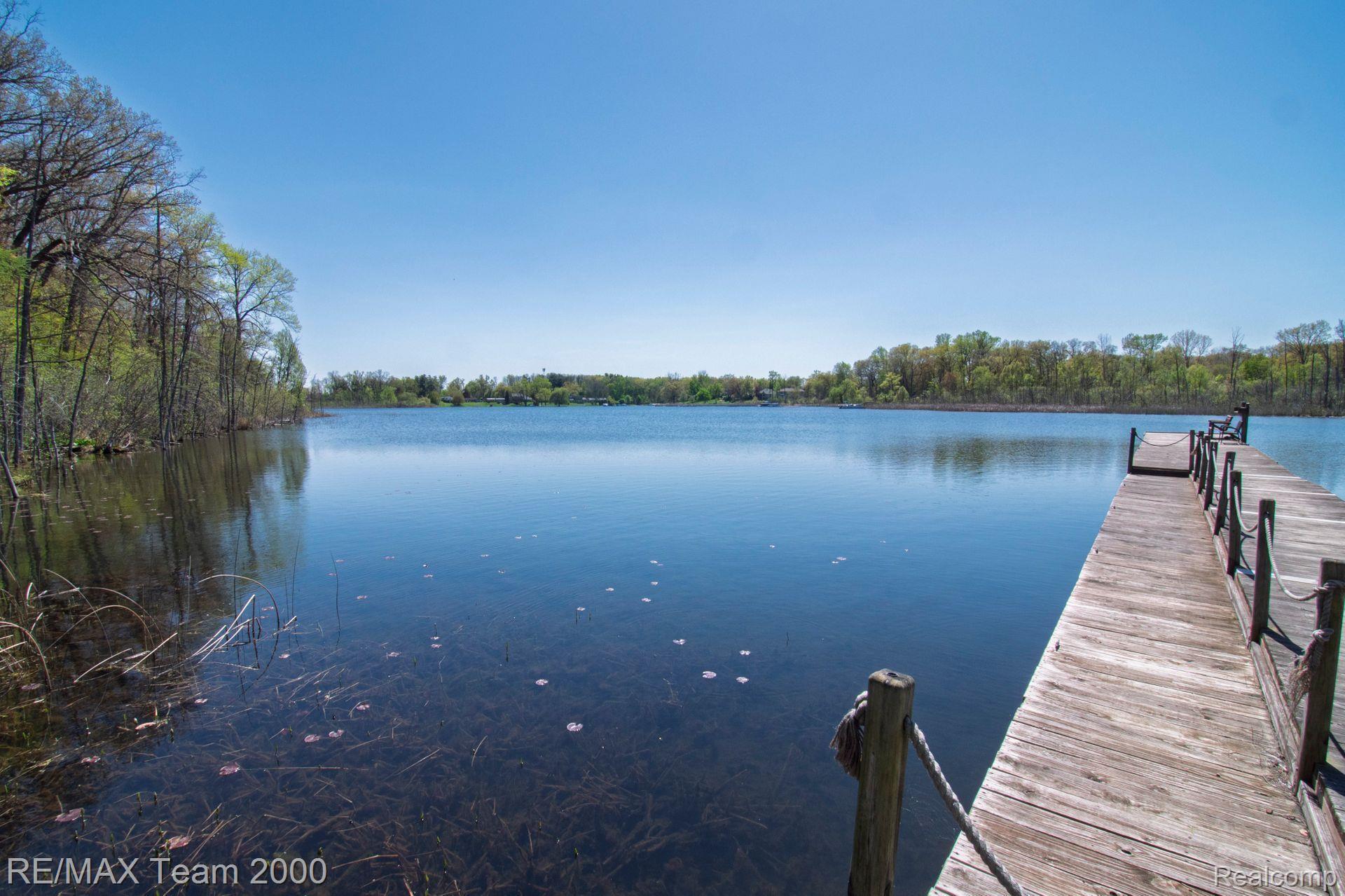 194 W REED LAKE