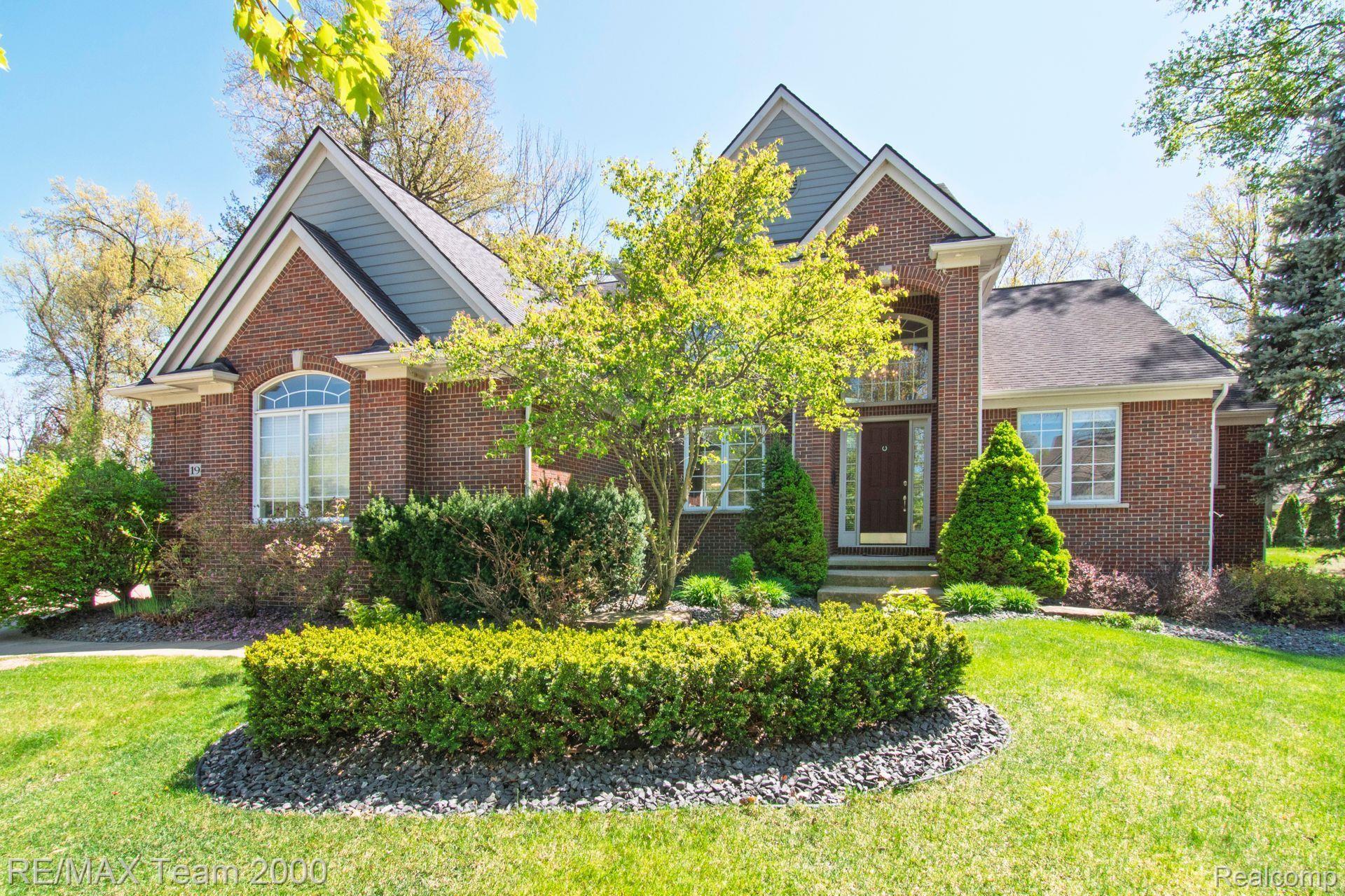 194 W REED LAKE
