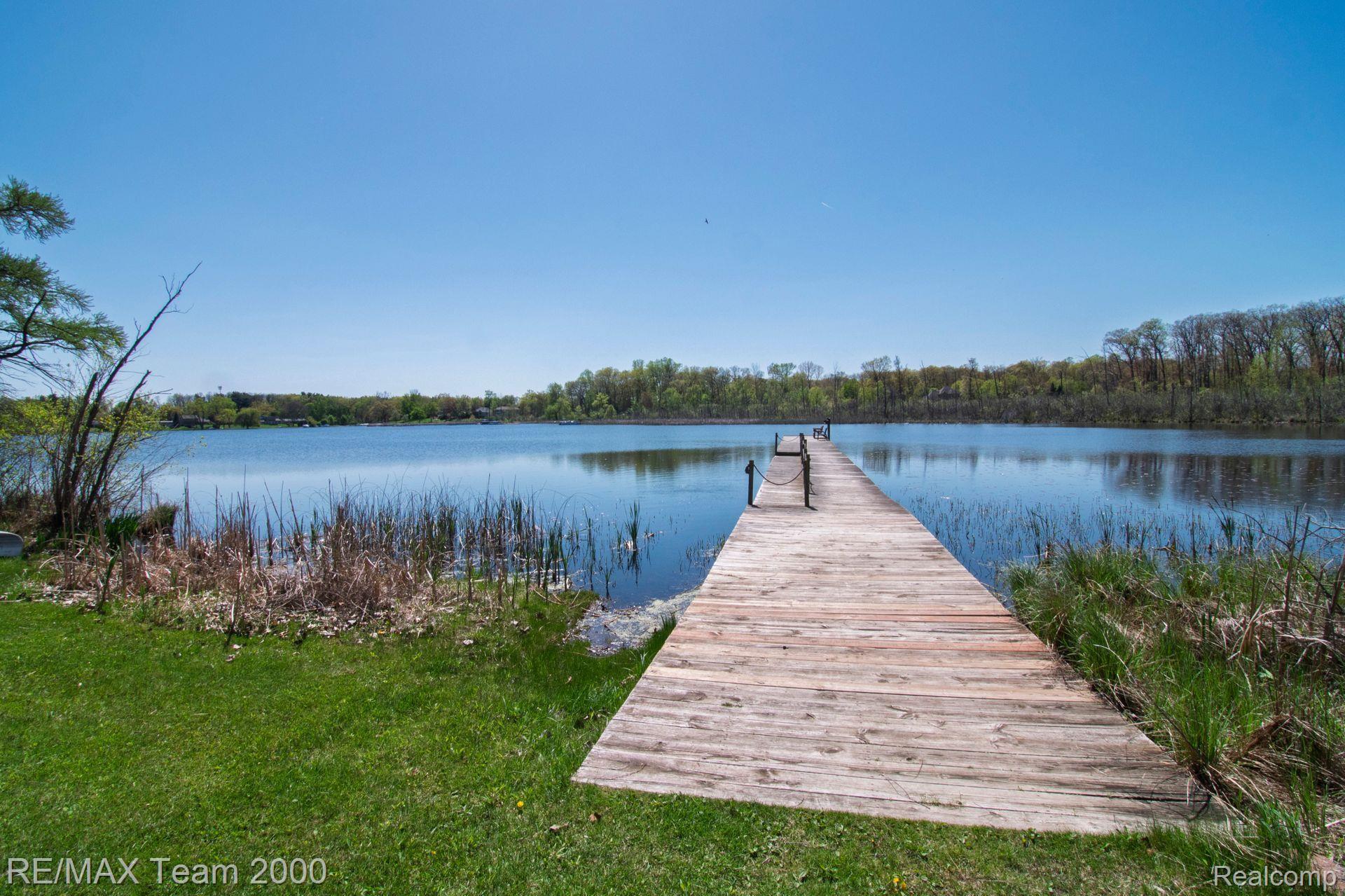 194 W REED LAKE
