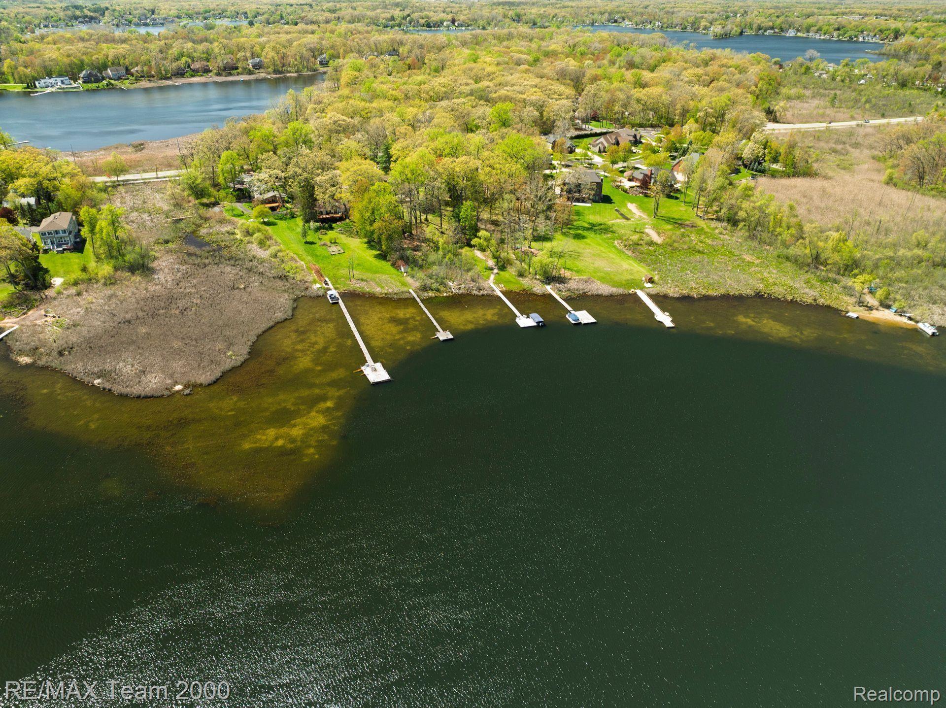 194 W REED LAKE